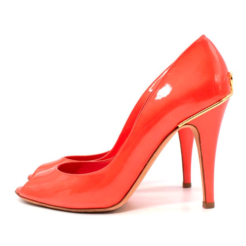 Chanel Korallefarbene Offene Pumps aus Lackleder US 6,5 Damen im Angebot
