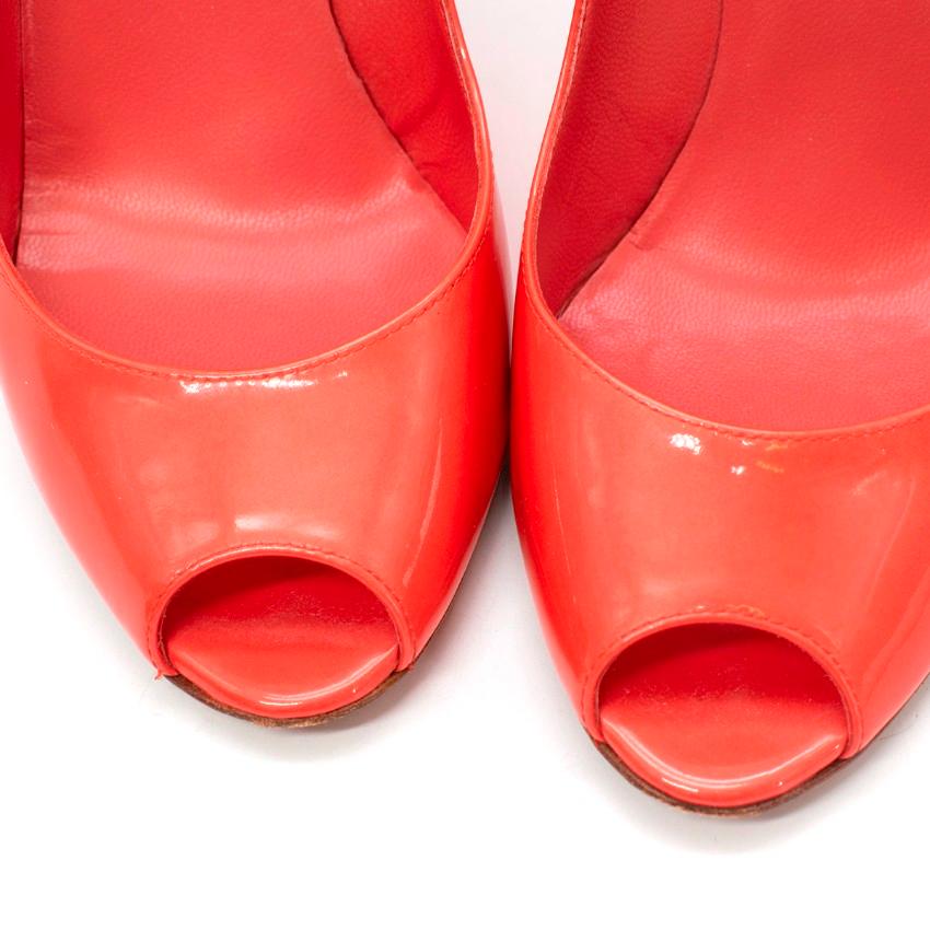 Chanel Korallefarbene Offene Pumps aus Lackleder US 6,5 im Angebot 3