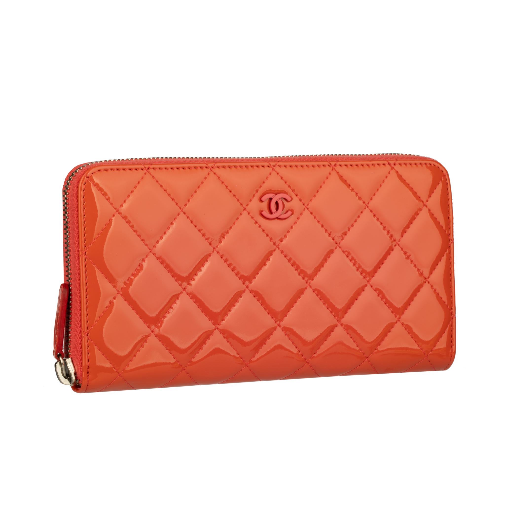 Chanel Coral Patent Leather Zip-Around Wallet In Excellent Condition For Sale In DOUBLE BAY, NSW