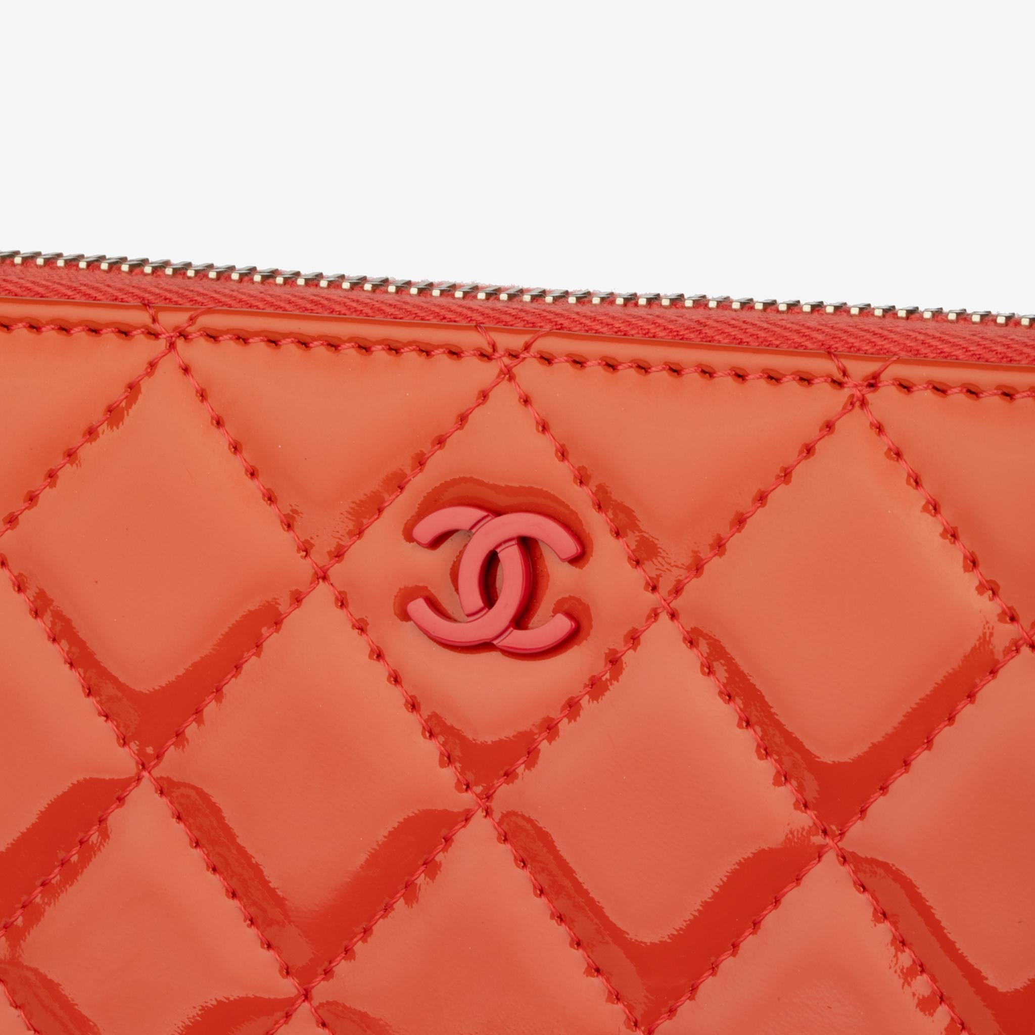 Chanel Coral Patent Leather Zip-Around Wallet For Sale 1