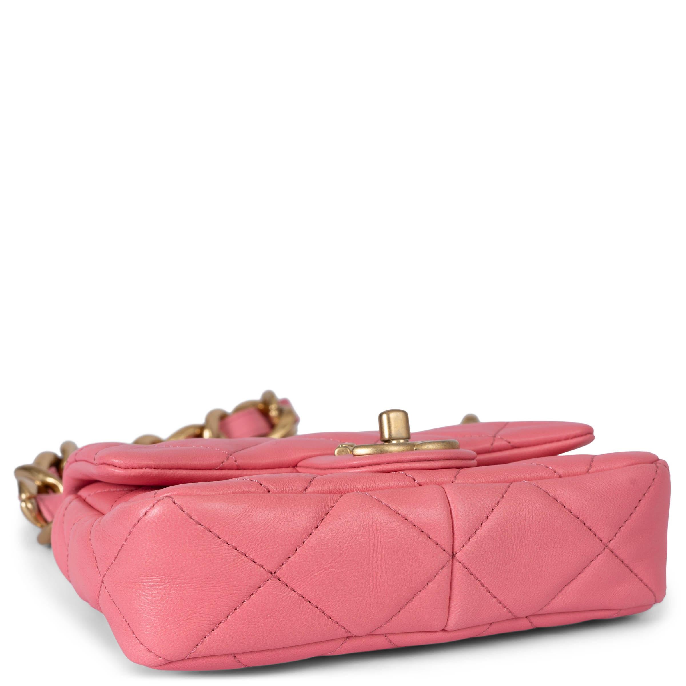 Chanel in pelle rosa corallo 22S FUNKY TOWN SMALL Borsa a tracolla In condizioni ottime in vendita a Zürich, CH