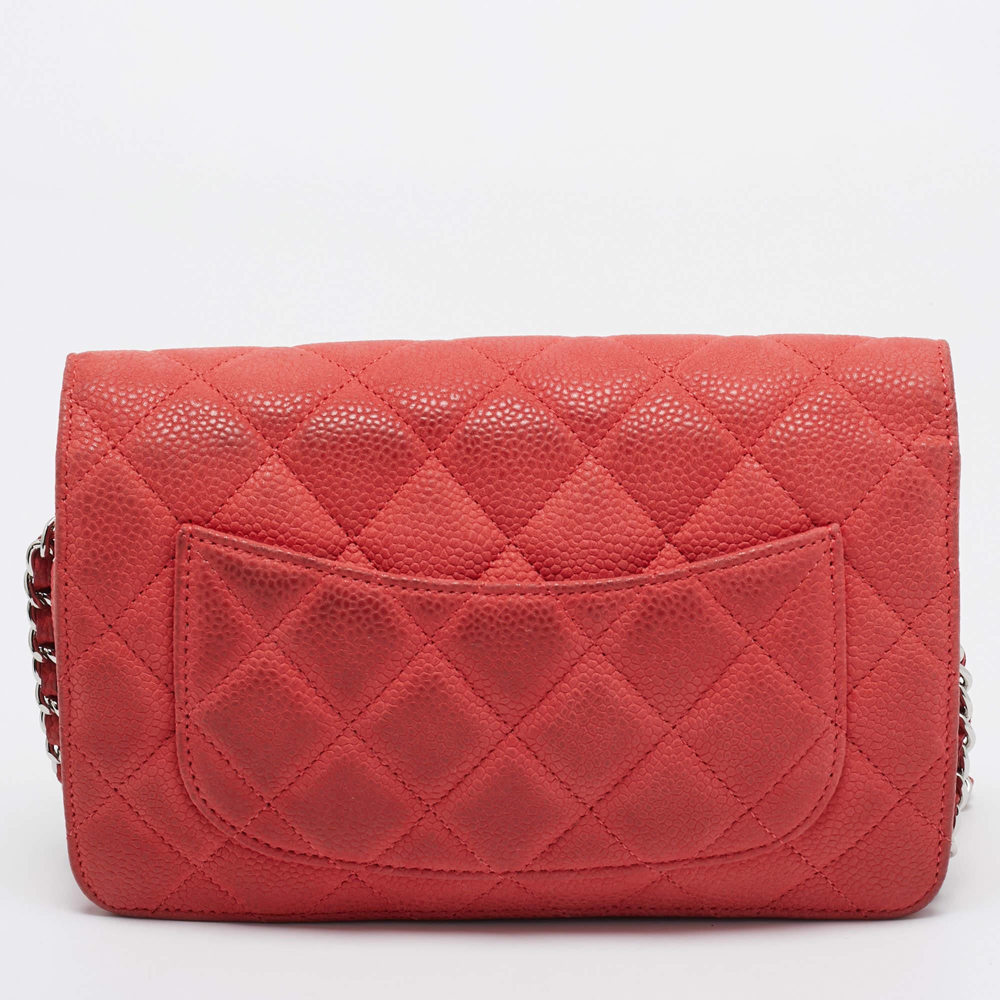 Chanel Coral Pink Quilted Caviar Leather CC Flap Wallet on Chain In Fair Condition In Dubai, Al Qouz 2