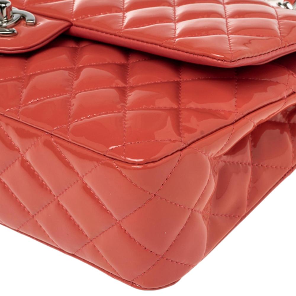 Chanel Coral Pink Quilted Patent Leather Medium Classic Double Flap Bag In Excellent Condition In Dubai, Al Qouz 2