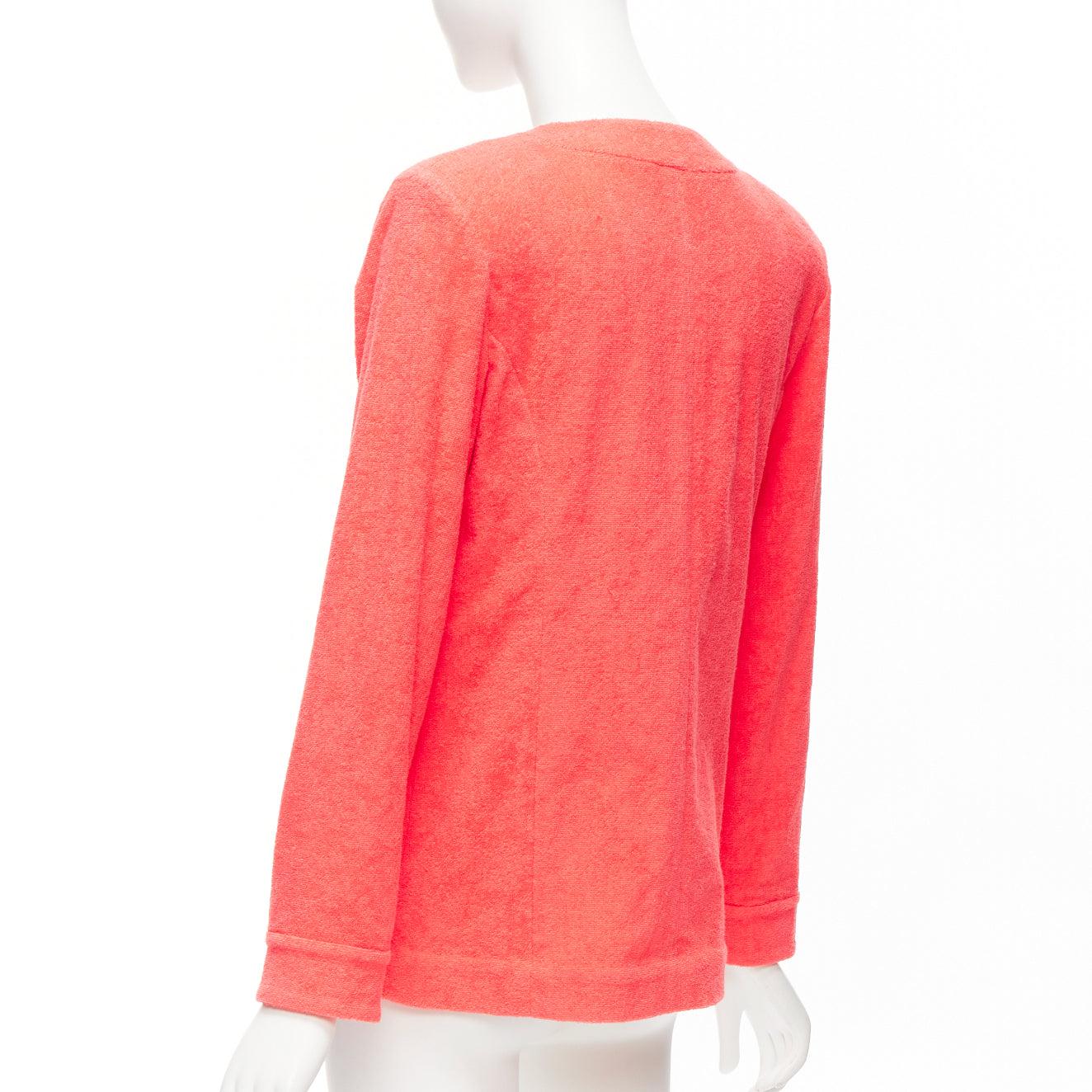 Chanel giacca blazer in spugna rosa corallo con logo CC oro FR36 S in vendita 1