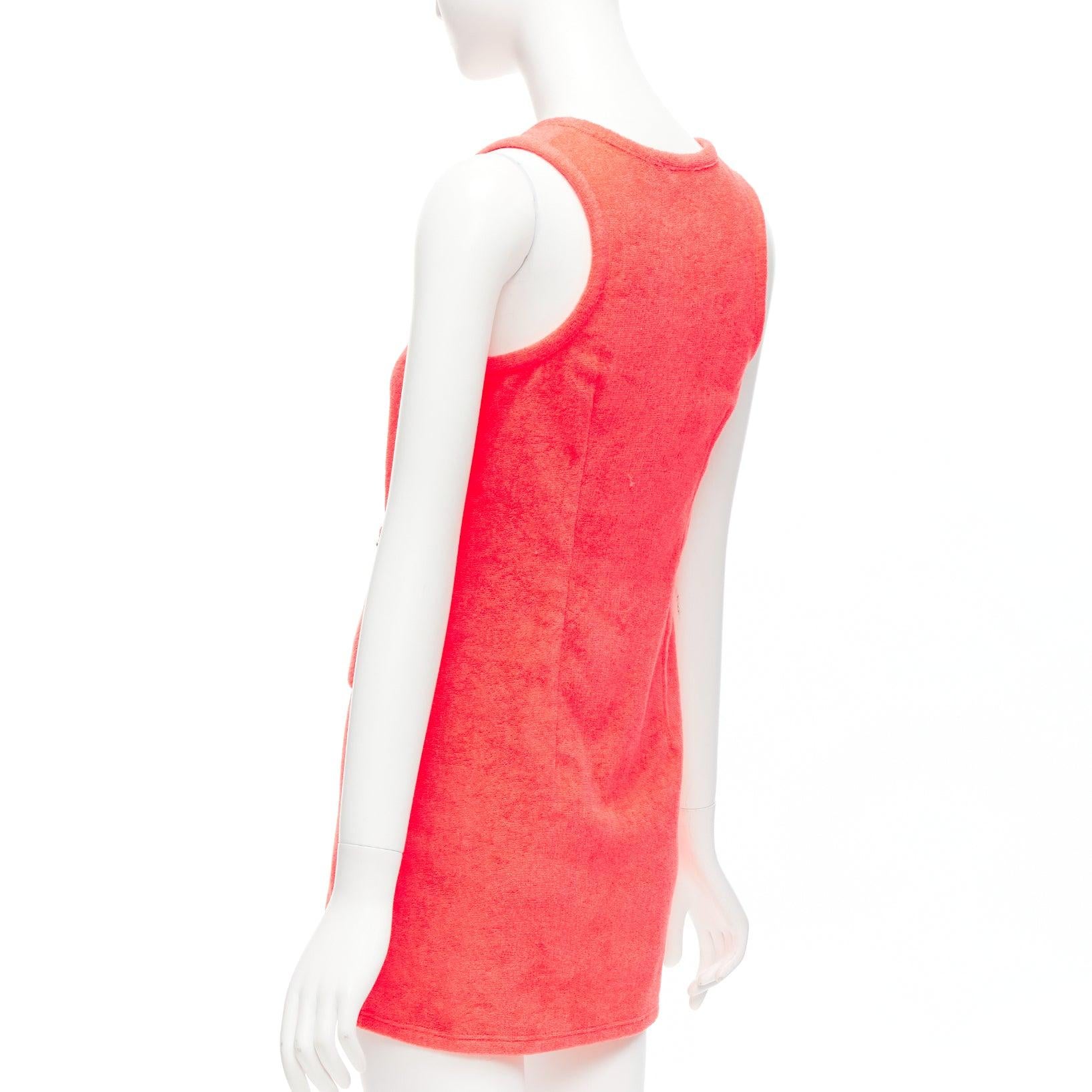 CHANEL rosa coral toalla rizo oro CC logo botón mini vestido FR34 XS en venta 1