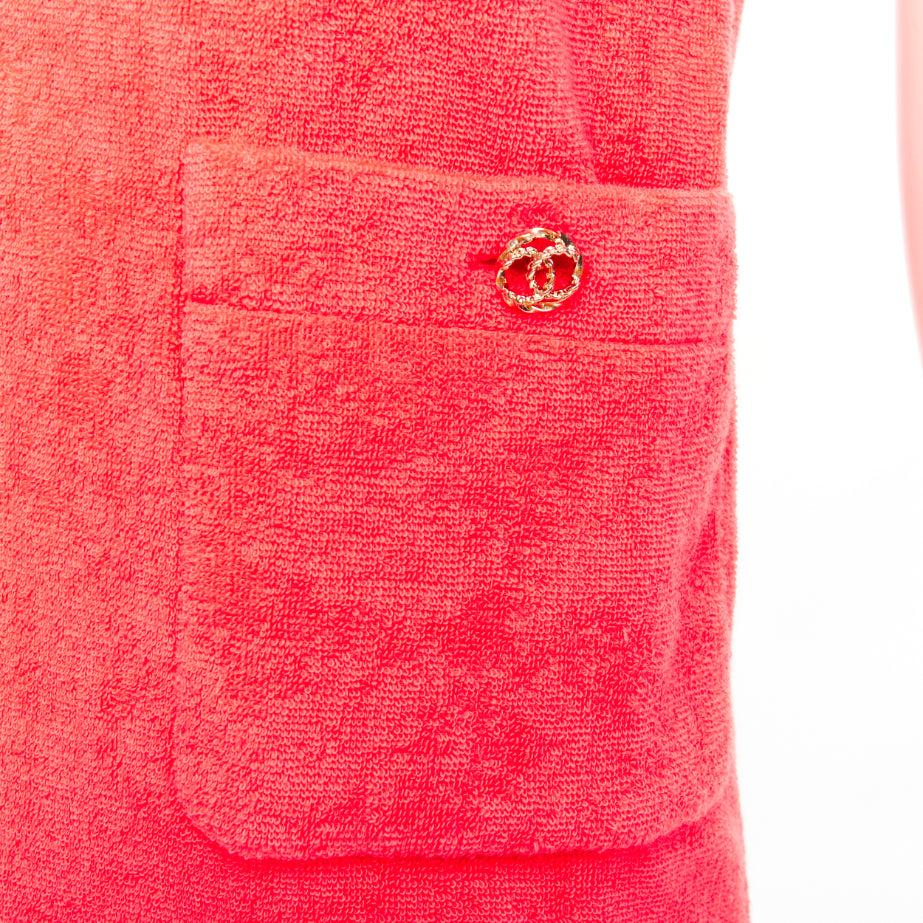 CHANEL rosa coral toalla rizo oro CC logo botón mini vestido FR34 XS en venta 2