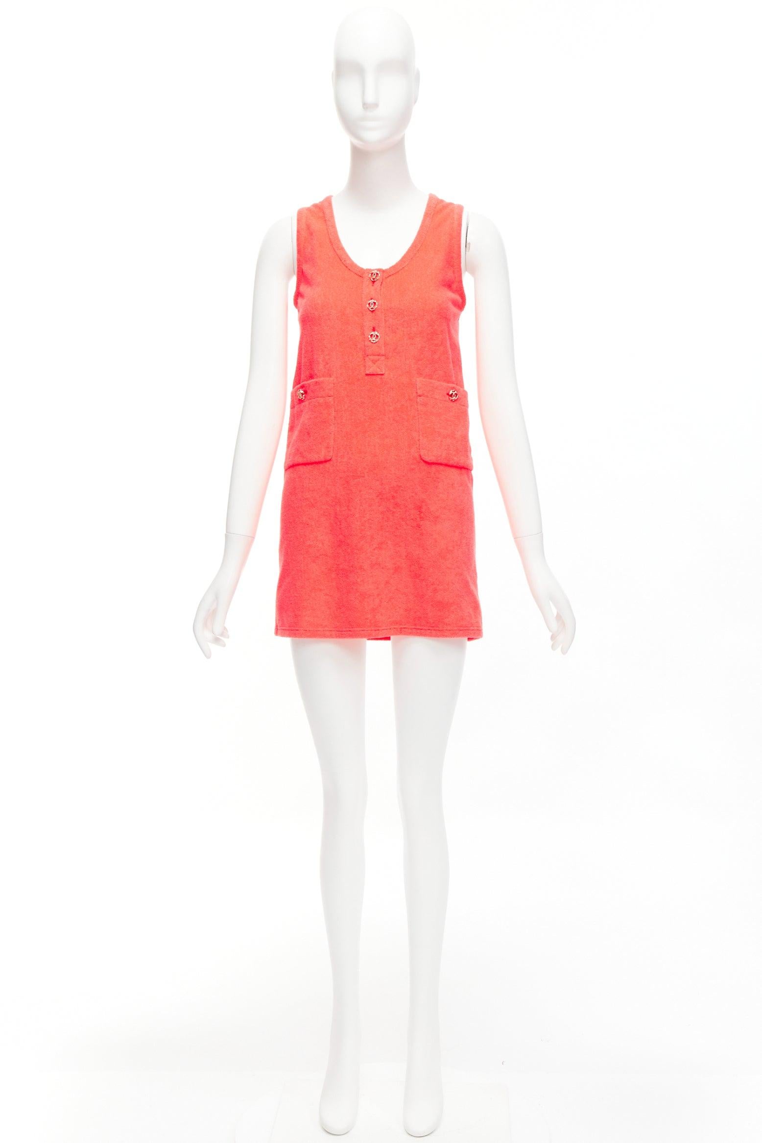 CHANEL rosa coral toalla rizo oro CC logo botón mini vestido FR34 XS en venta 4
