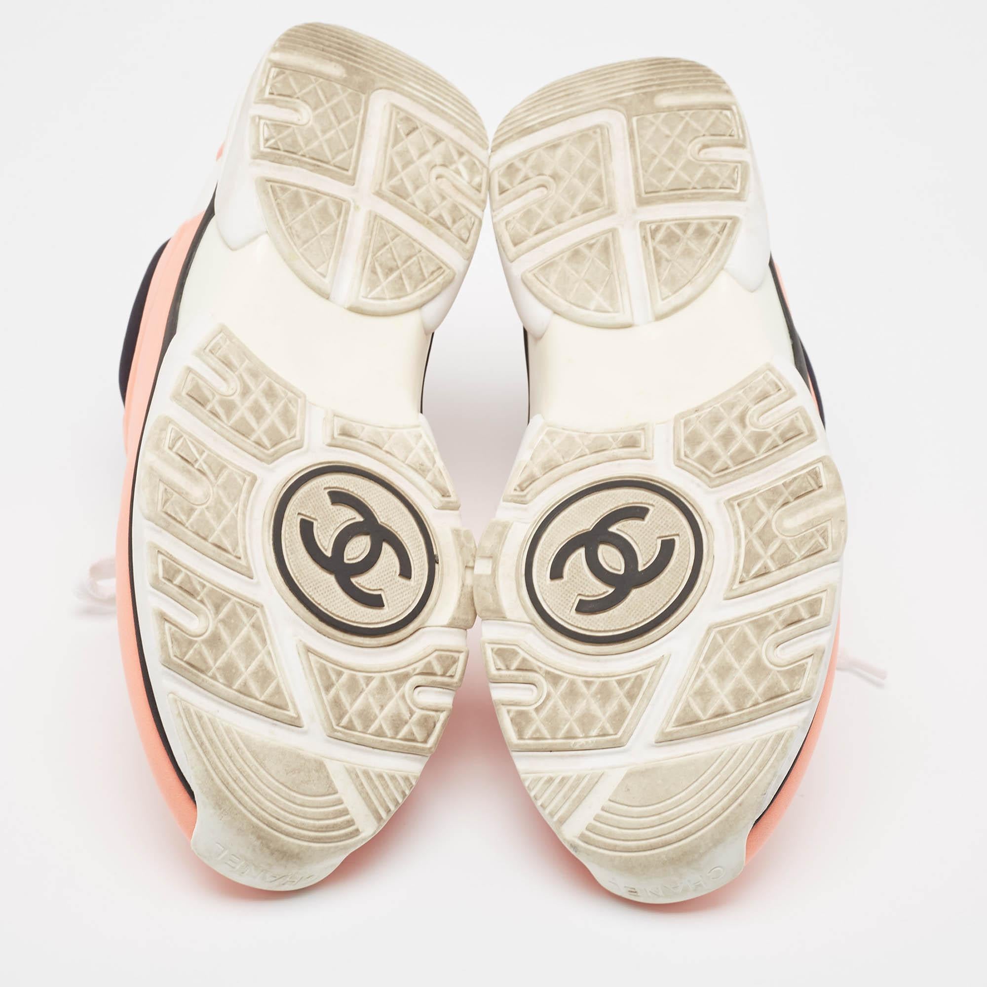 Chanel Coral Pink/White Neoprene CC Low Top Sneakers Size 37.5 For Sale 2