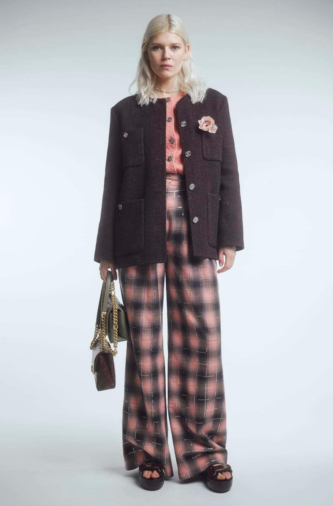 CHANEL 2021 21B COLLARLESS Tweed Jacket 44 fits L en vente 5