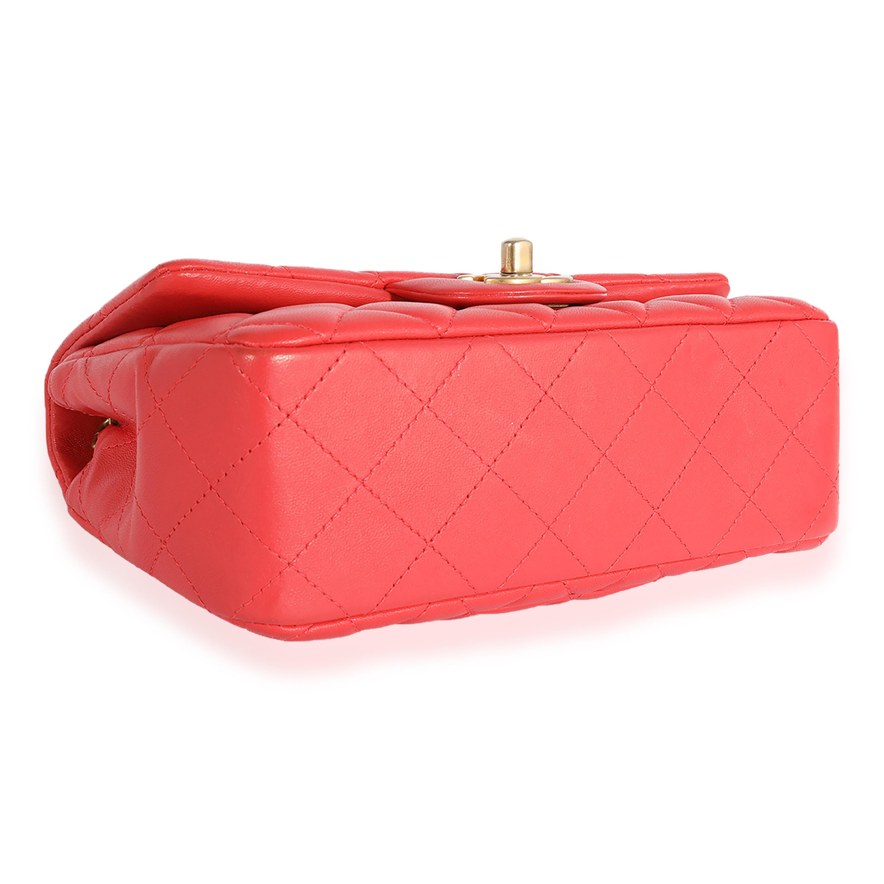 Chanel - Mini sac à rabat rectangulaire classique en cuir d'agneau matelassé corail Pour femmes en vente