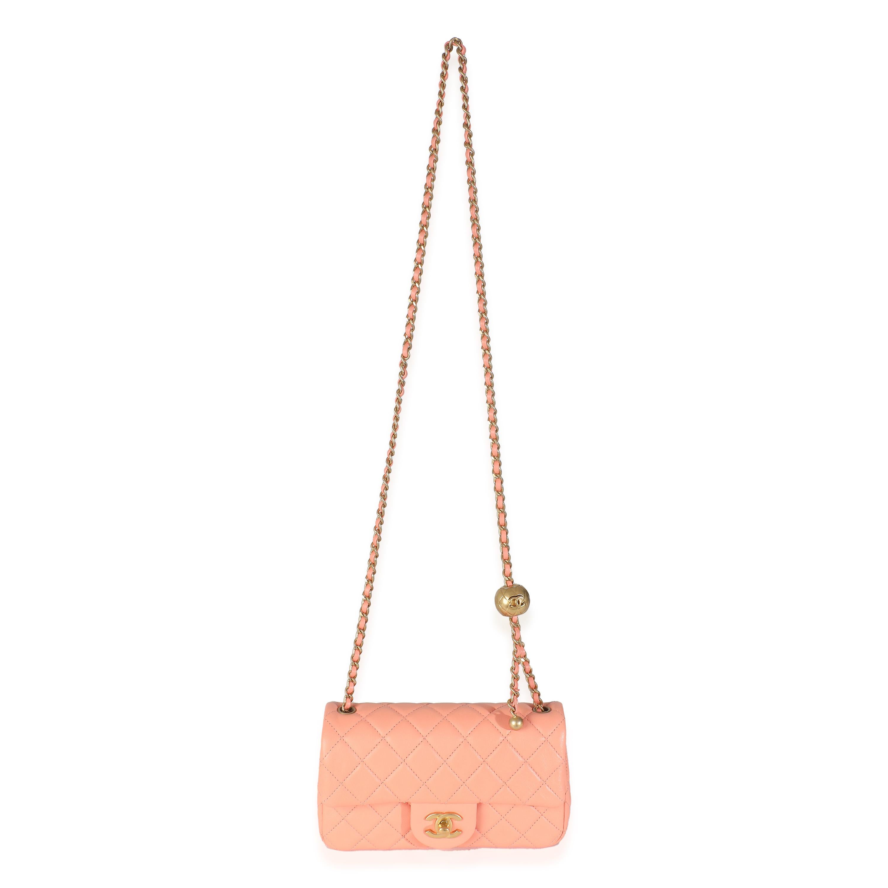 Chanel Coral Piel de cordero acolchada Mini bolso rectangular con solapa Pearl Crush en venta 1
