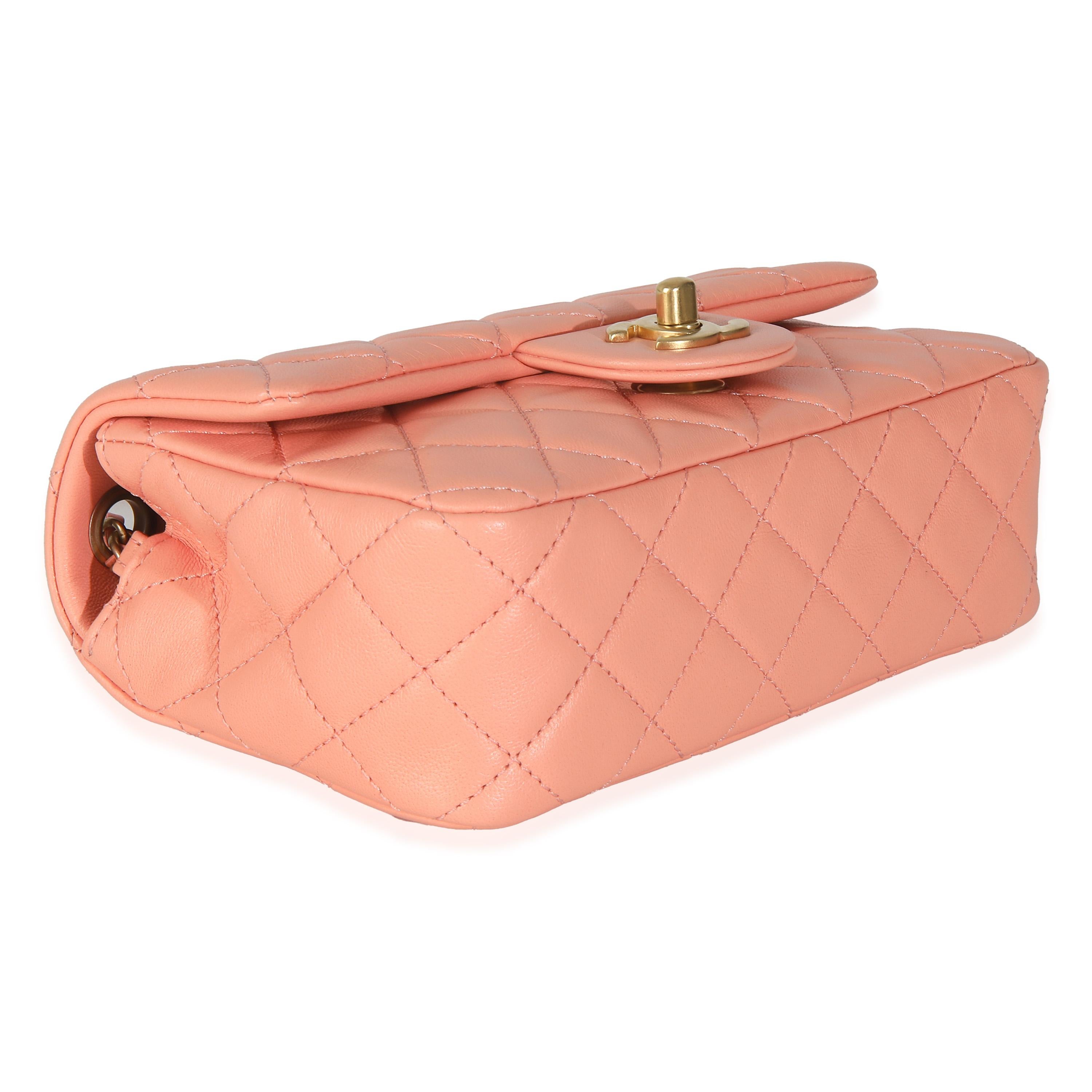 Chanel Coral Piel de cordero acolchada Mini bolso rectangular con solapa Pearl Crush en venta 2
