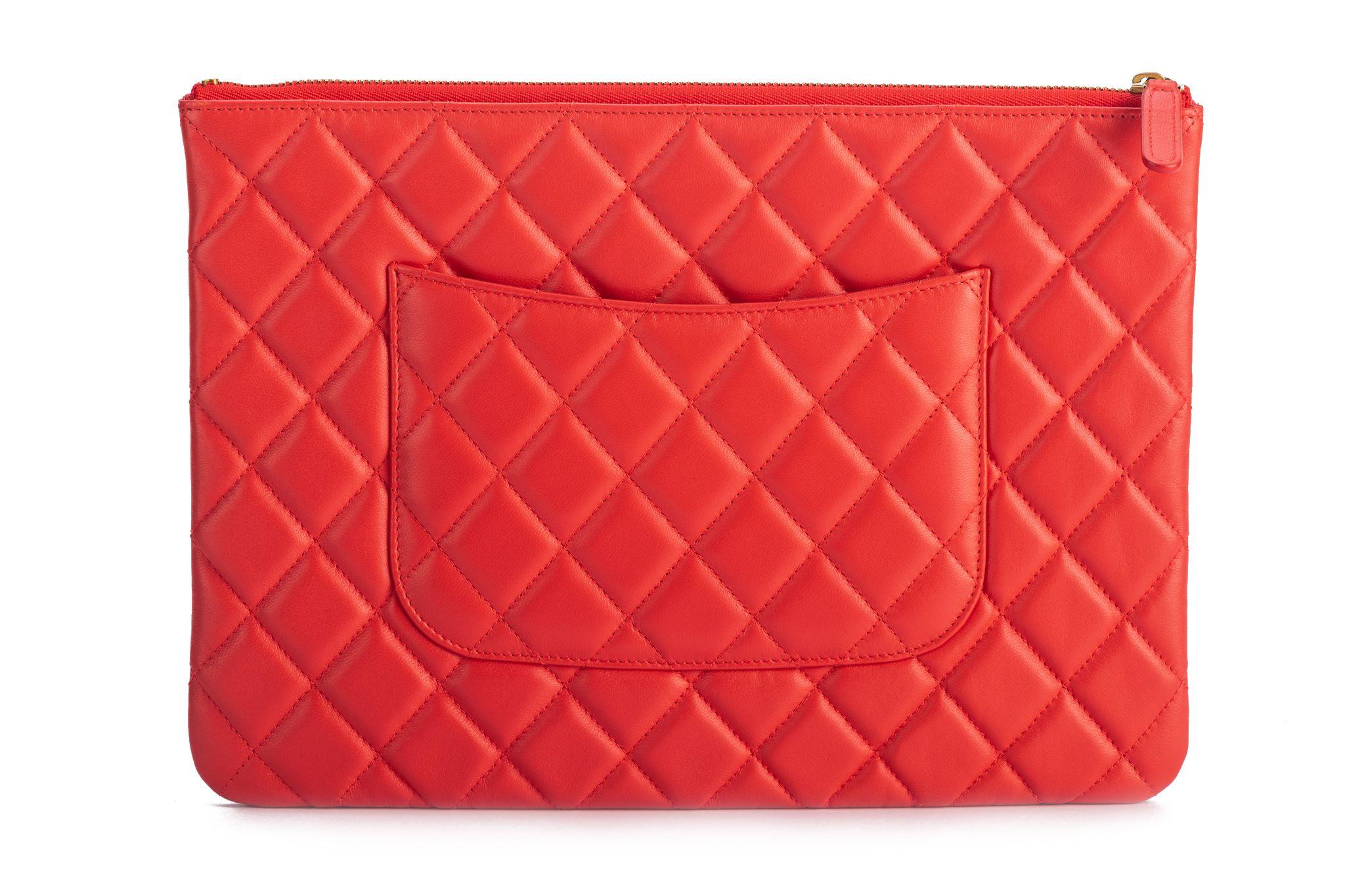 Chanel Coral Red Lambskin Quilted Clutch In New Condition In West Hollywood, CA