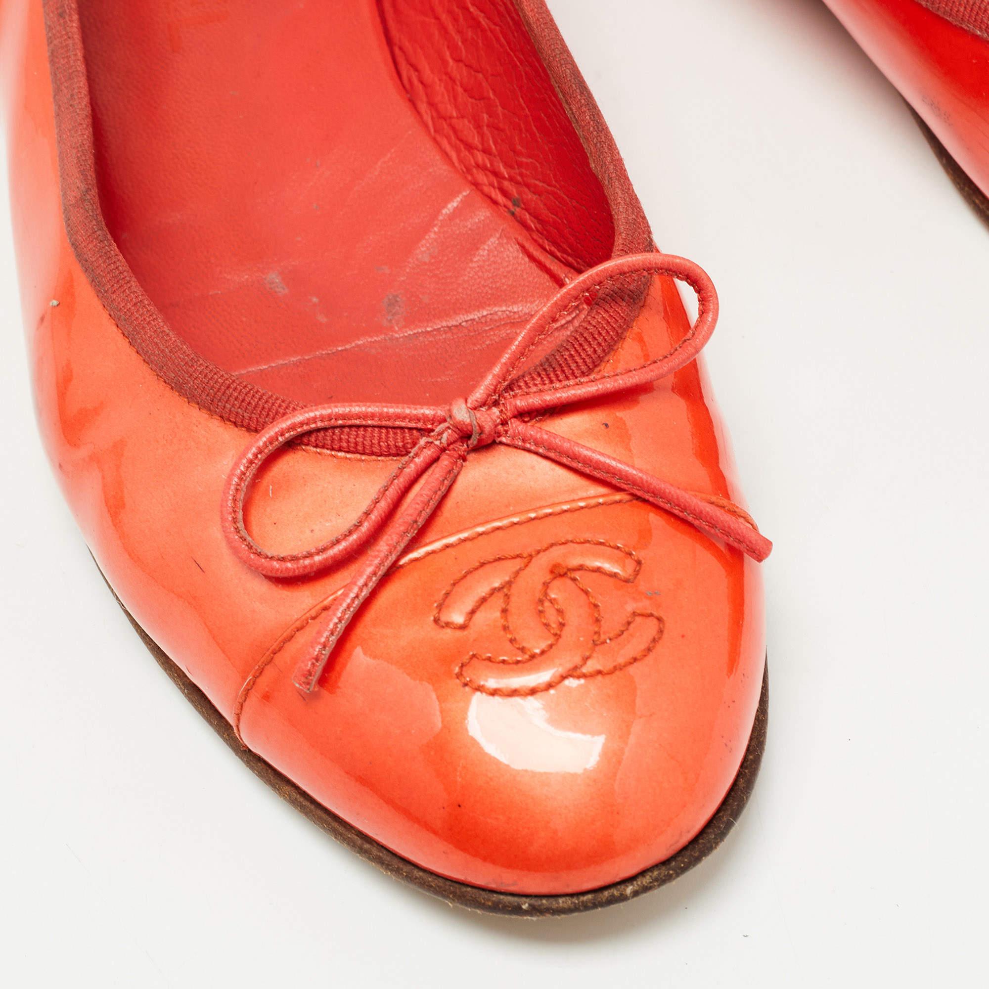 Women's Chanel Coral Red Patent Leather CC Bow Ballet Flats Size 40
