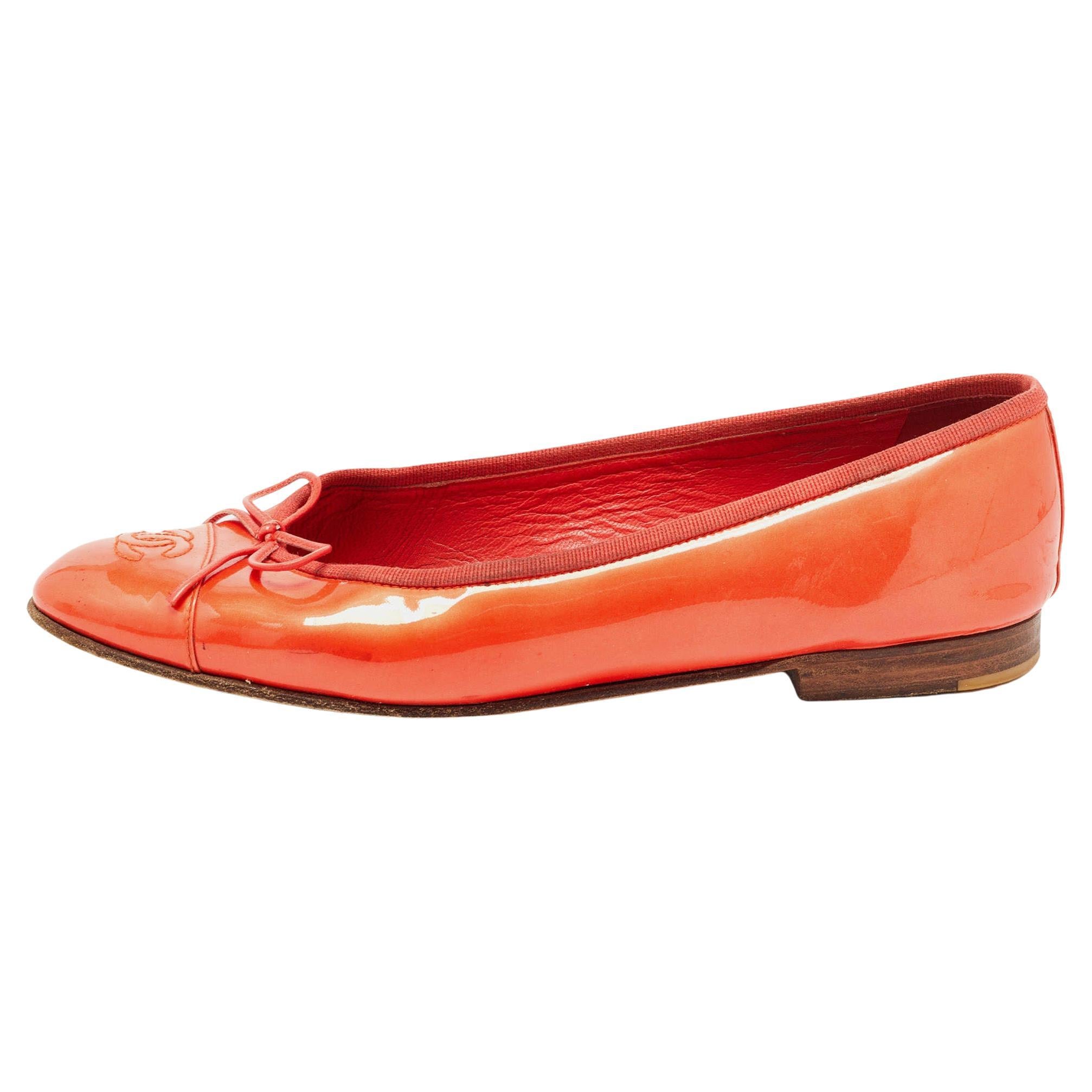 Chanel Coral Red Patent Leather CC Bow Ballet Flats Size 40 at 1stDibs