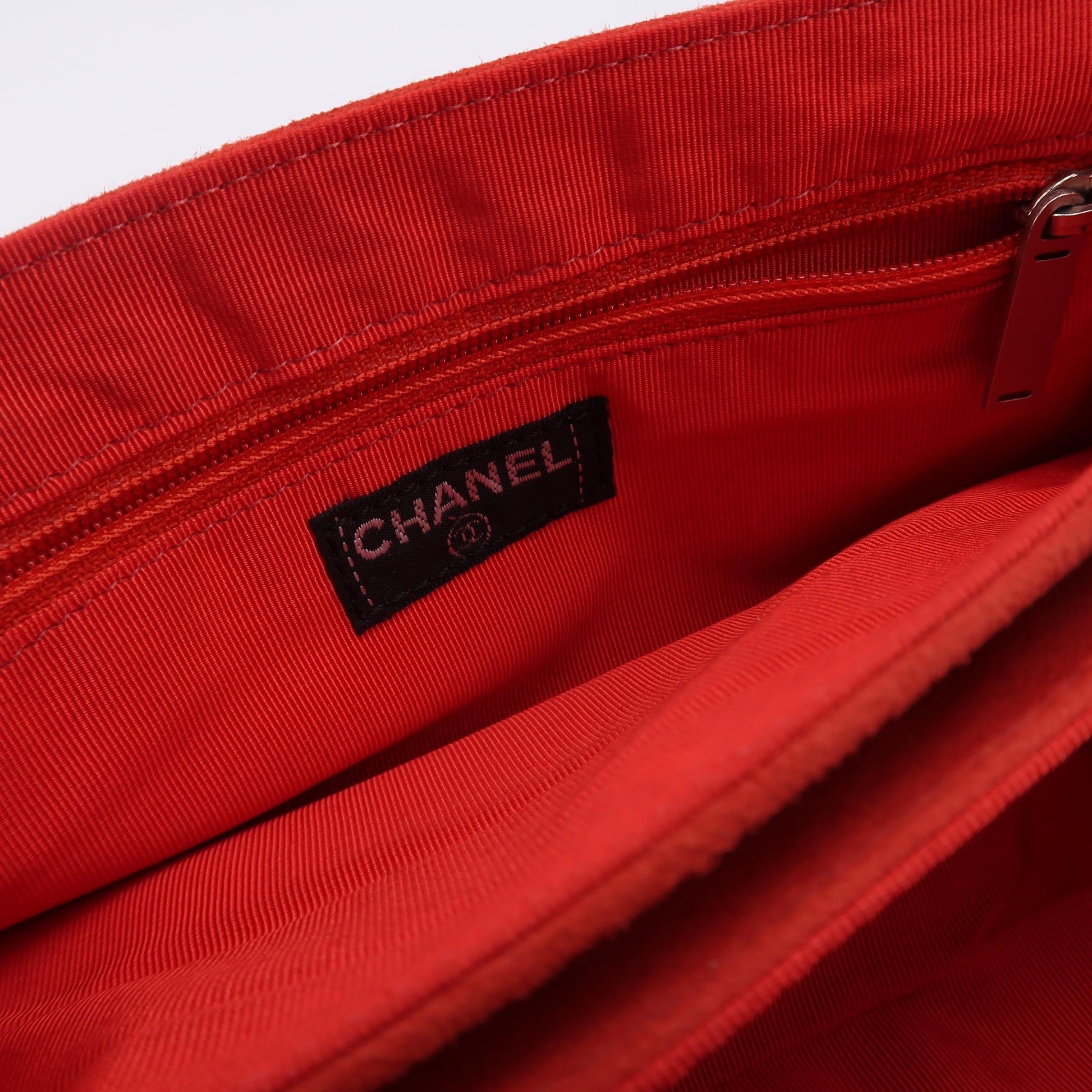 Chanel Koralle Rot Wildleder Klappe Envelop Tasche Vintage Quadratische gesteppte Perlenriemen im Angebot 6