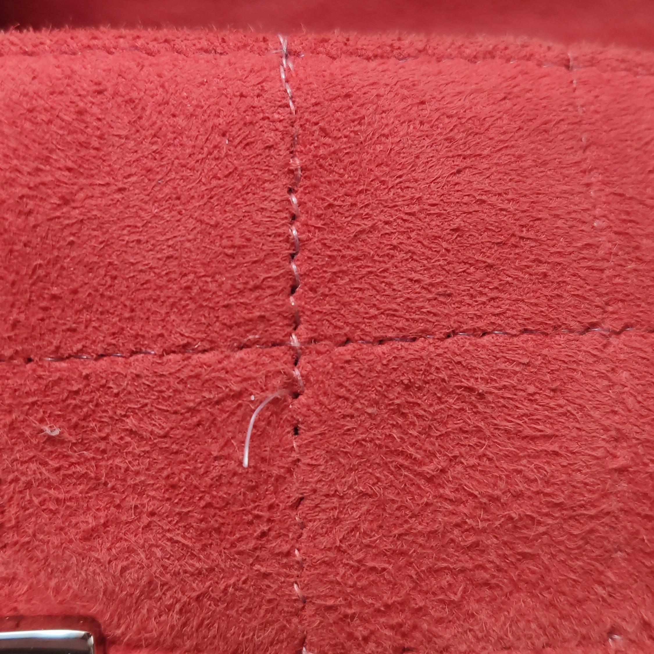 Chanel Koralle Rot Wildleder Klappe Envelop Tasche Vintage Quadratische gesteppte Perlenriemen im Angebot 8