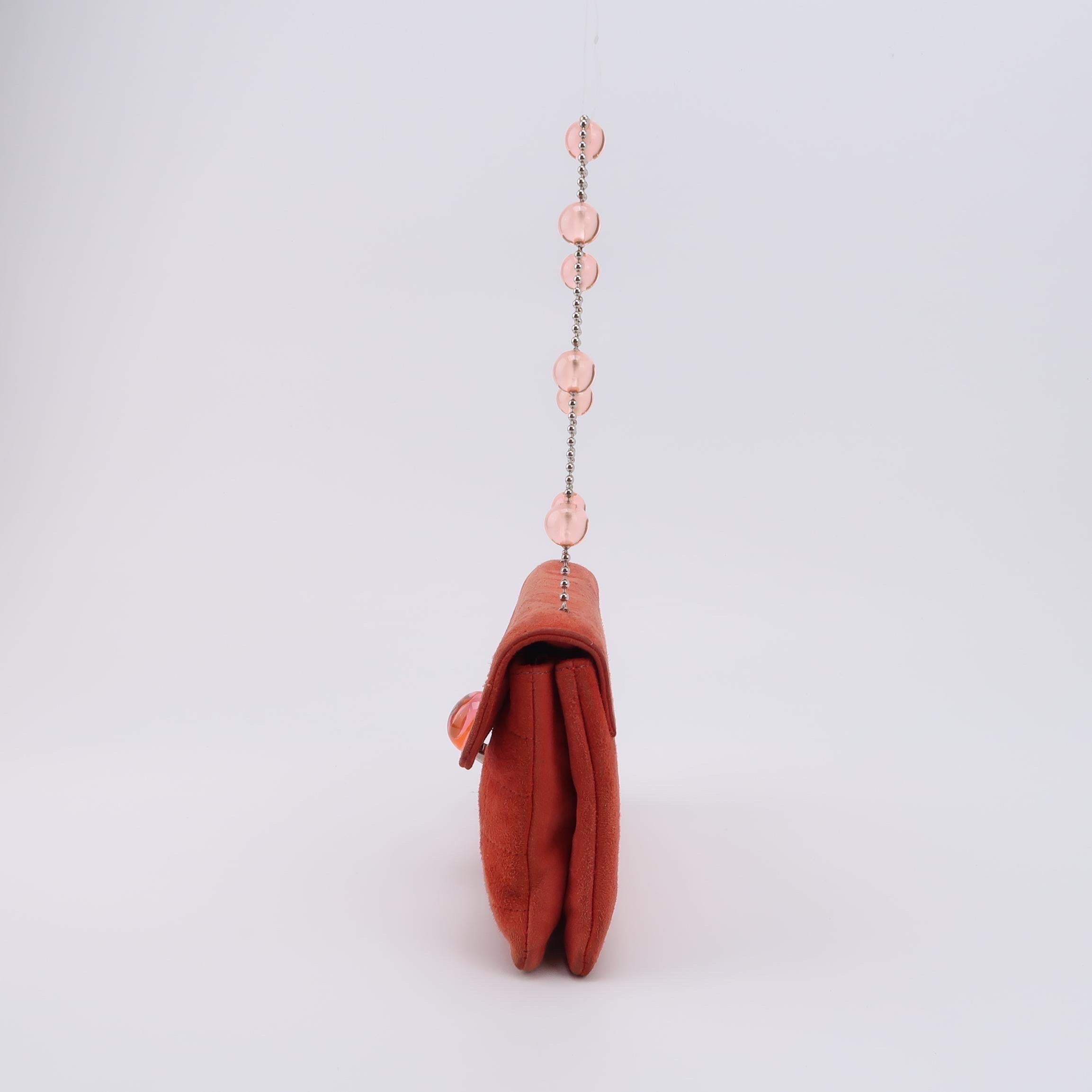 Chanel Koralle Rot Wildleder Klappe Envelop Tasche Vintage Quadratische gesteppte Perlenriemen im Angebot 1
