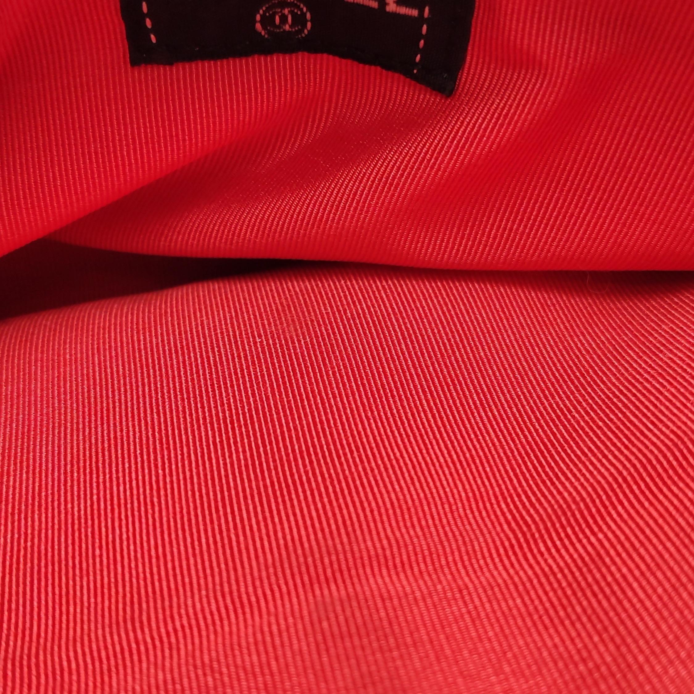 Chanel Koralle Rot Wildleder Klappe Envelop Tasche Vintage Quadratische gesteppte Perlenriemen im Angebot 3