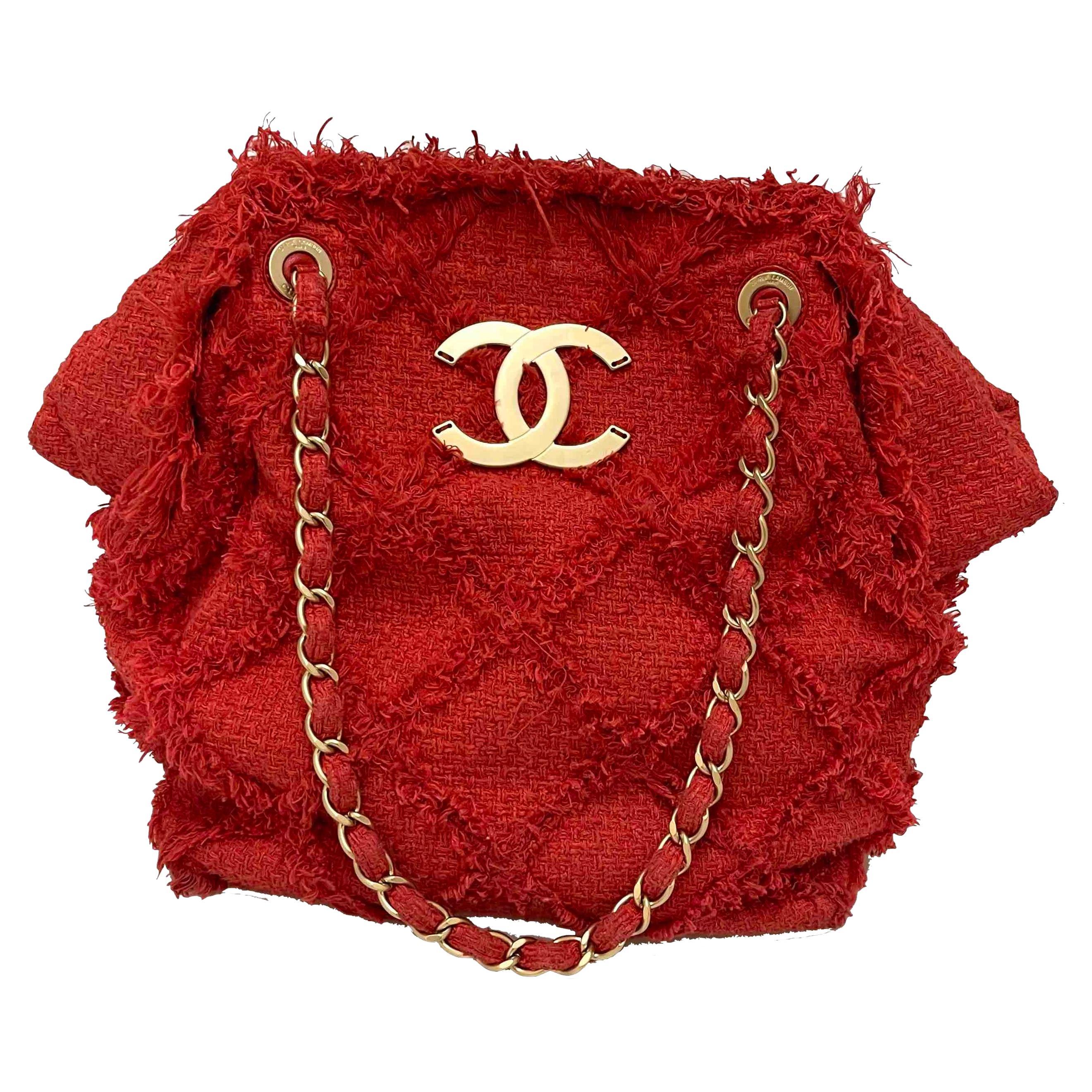 Chanel Korallen-Tweed-Tasche = Sammlertasche
Condit: sehr guter Zustand
Land der Herstellung: Italien
Collection'S: Einkaufstaschen
Geschlecht: weiblich
MATERIAL: Tweed
Farbe: Koralle, oder matt
Abmessungen: Boden: 27 cm, Höhe: 37cm, Breite: 15cm,