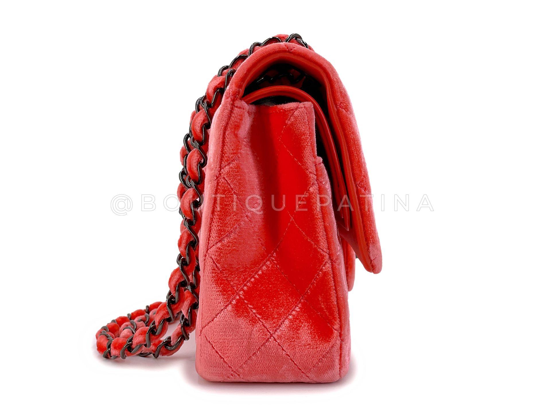 Chanel Coral Velvet Medium Classic Double Flap Bag So Black Metal HW 68242 Excellent état à Costa Mesa, CA