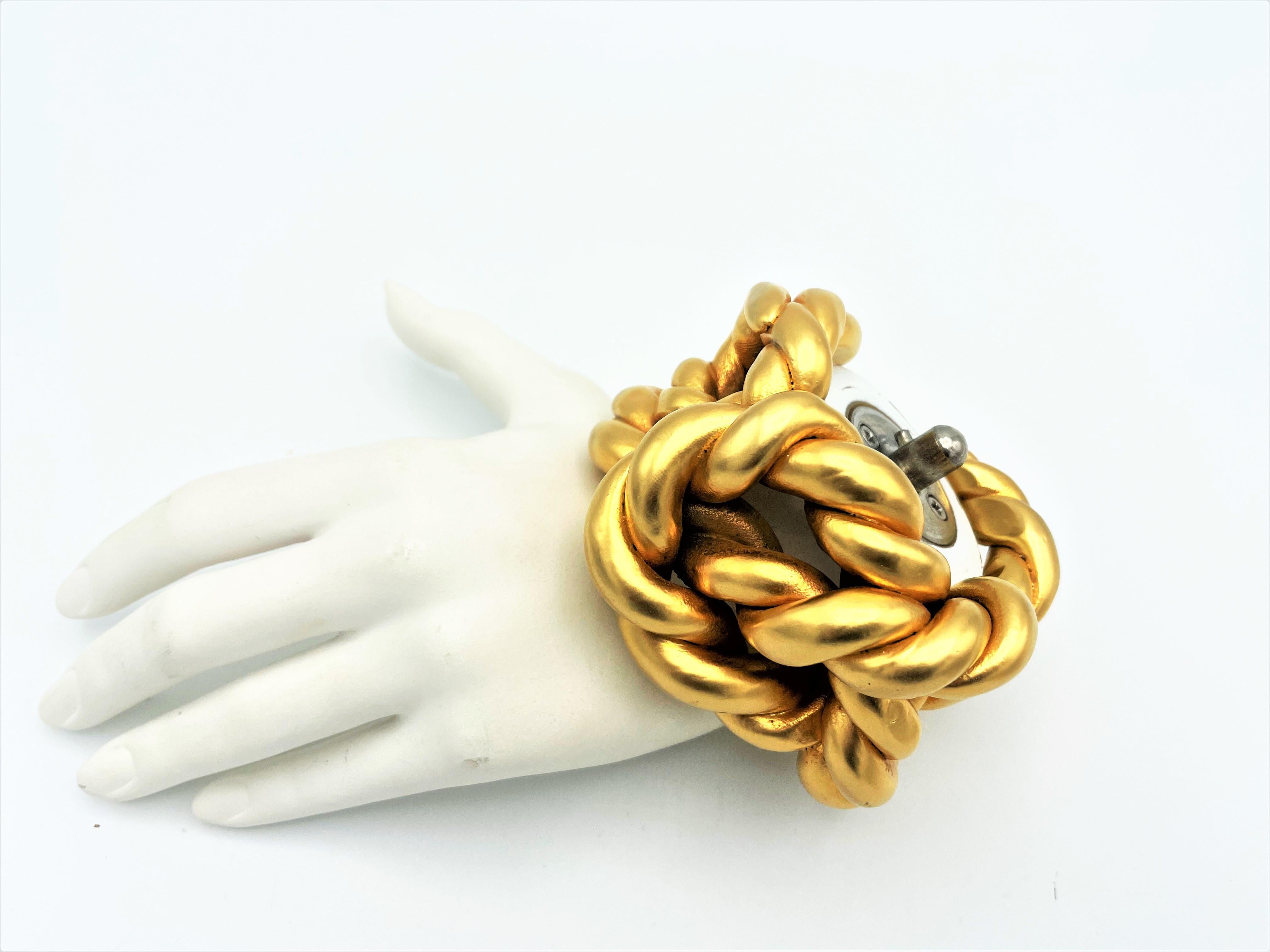 Brazalete de cordón Chanel de resina dorada por V. de Castellane, sin firmar años 80 en venta 6