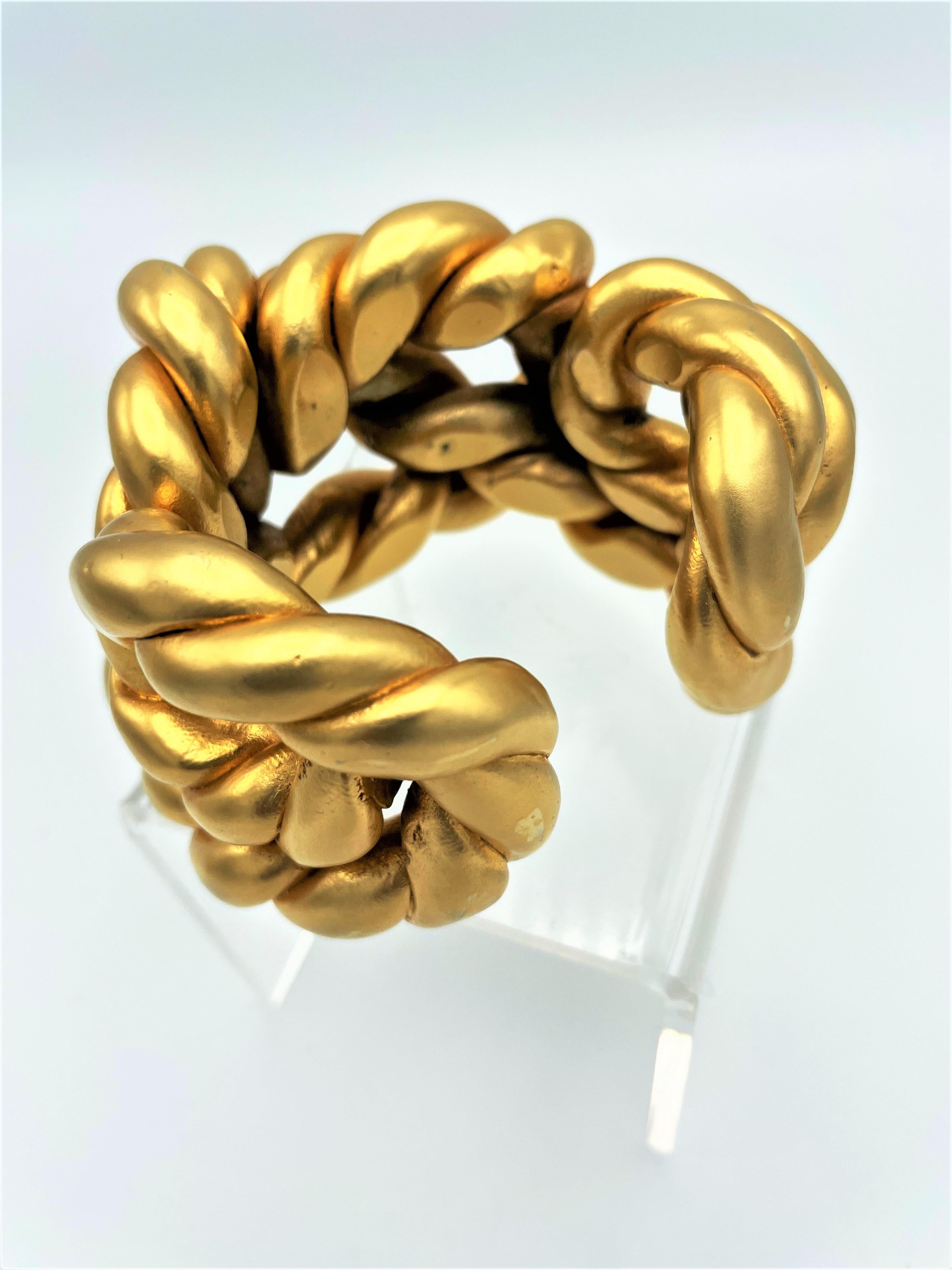 Chanel cord cuff in gold-plated resin by V. de Castellane, unsigned 1980s  For Sale 9