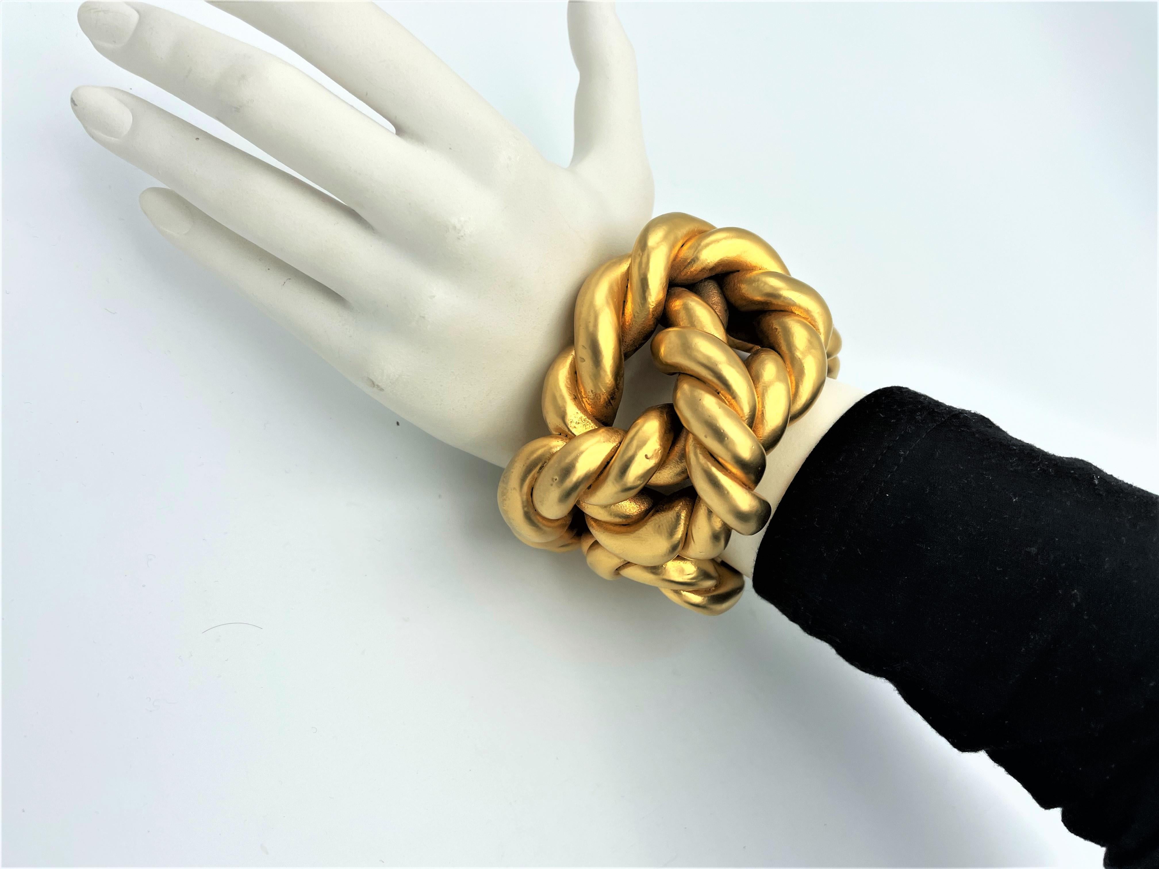 Chanel cord cuff in gold-plated resin by V. de Castellane, unsigned 1980s  In Good Condition For Sale In Stuttgart, DE