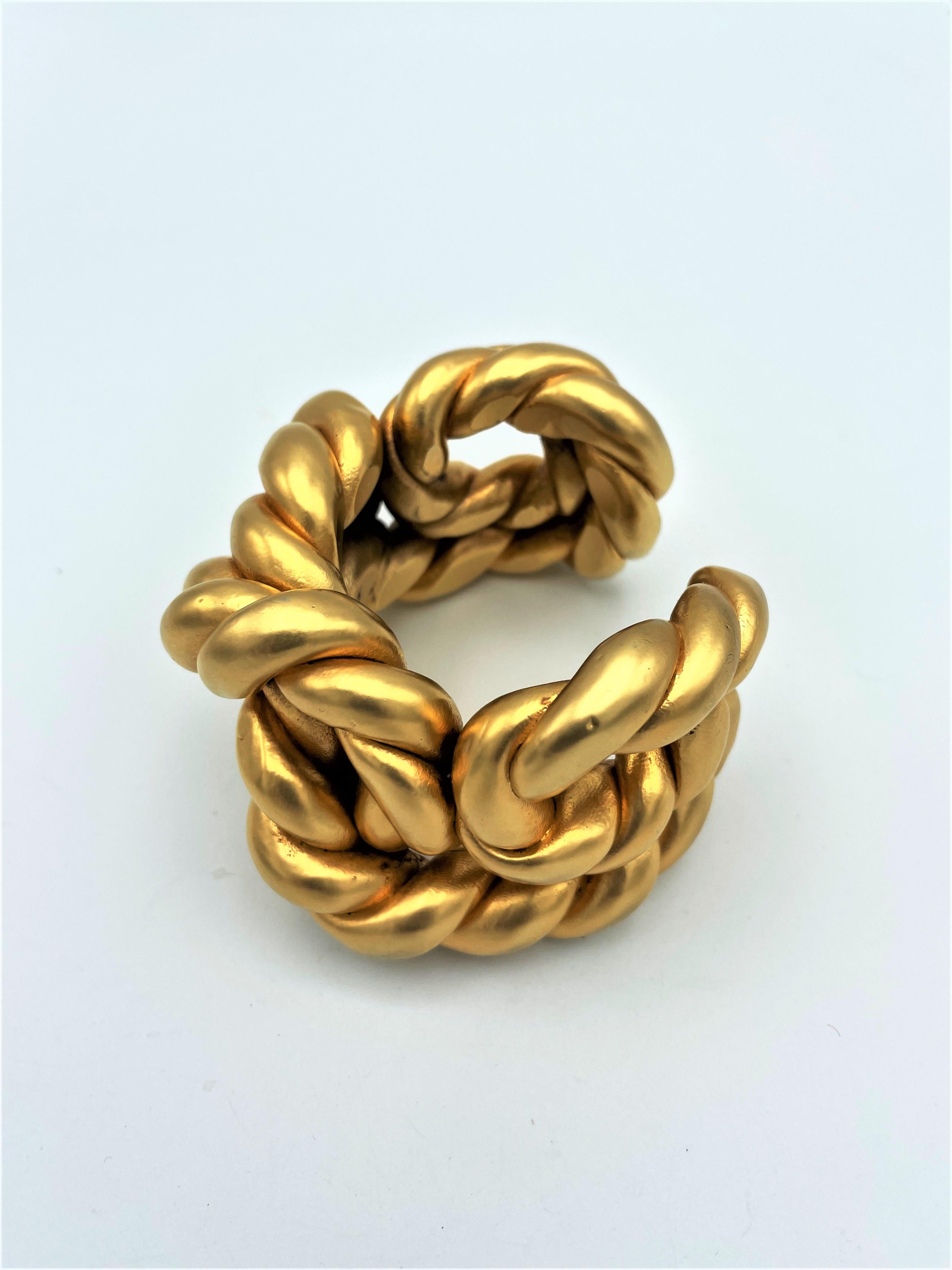 Chanel cord cuff in gold-plated resin by V. de Castellane, unsigned 1980s  For Sale 2