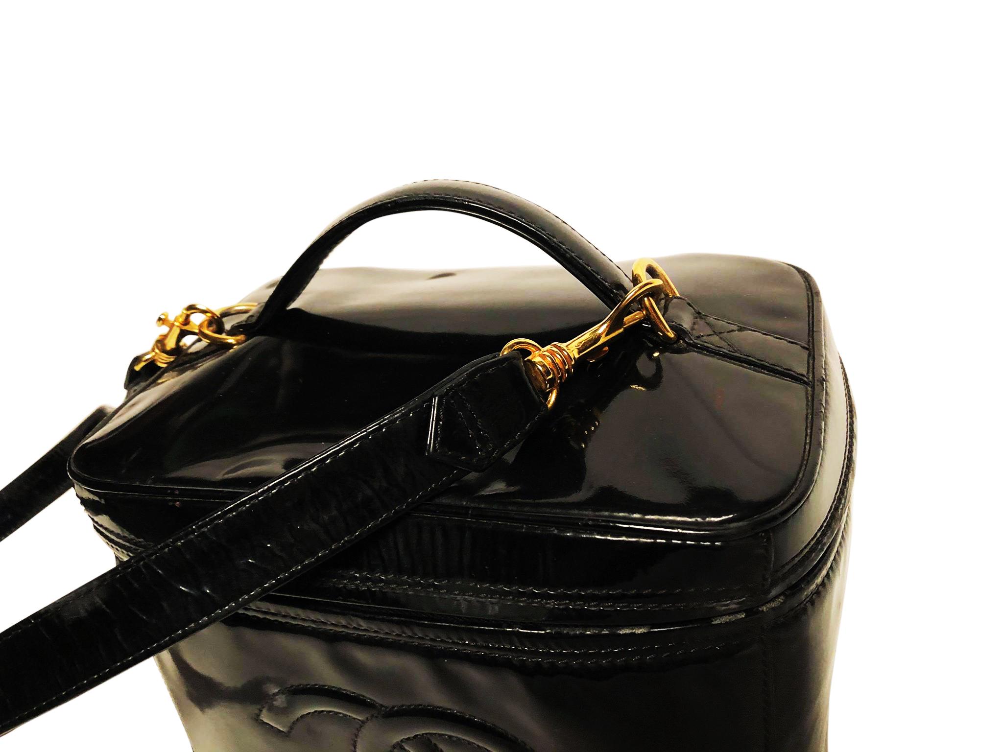 CHANEL Cosmetic Box Bag In Fair Condition For Sale In Melbourne, Victoria