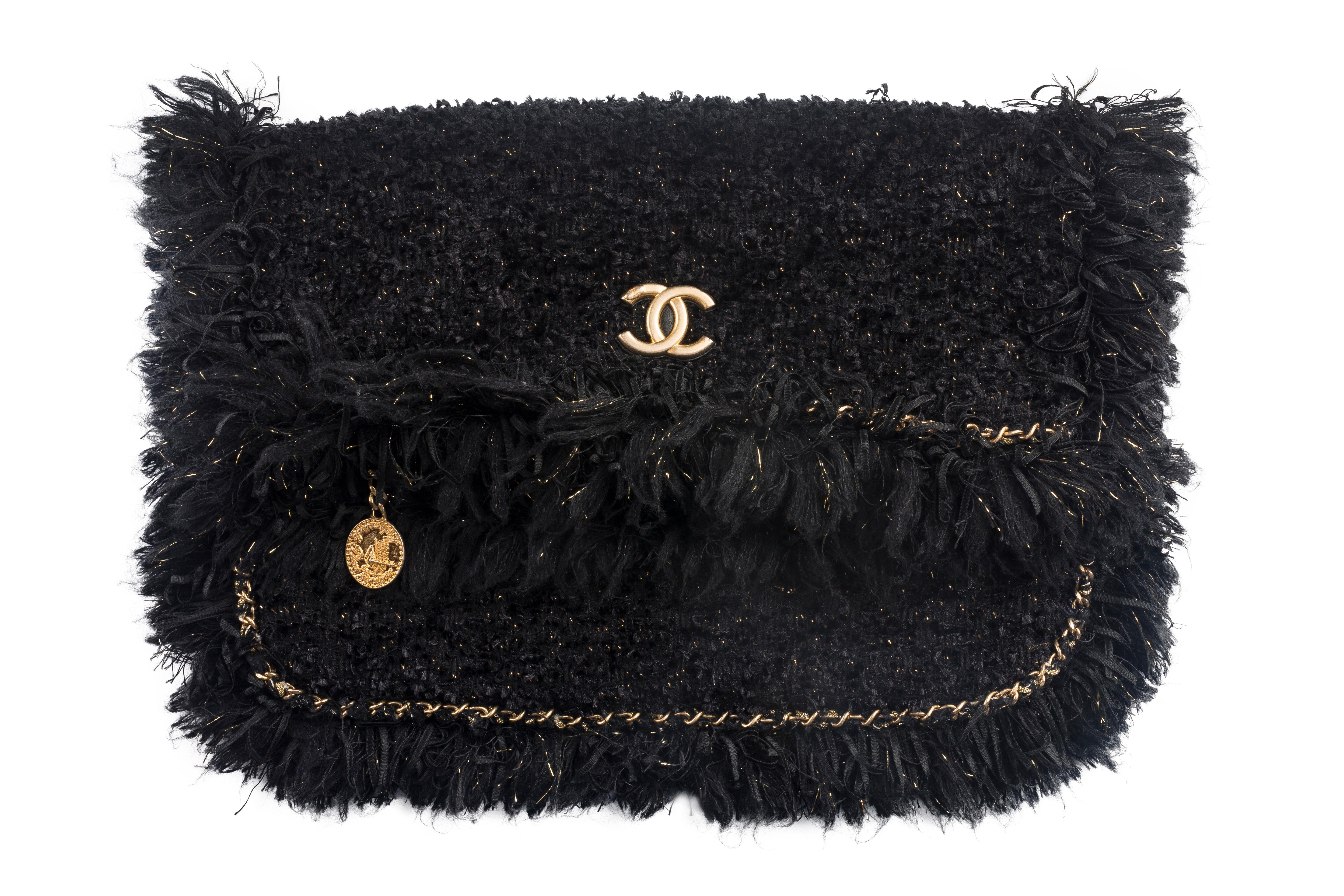 Chanel Cosmopolite Chain Trim Tweed Clutch In Excellent Condition In Dubai, AE