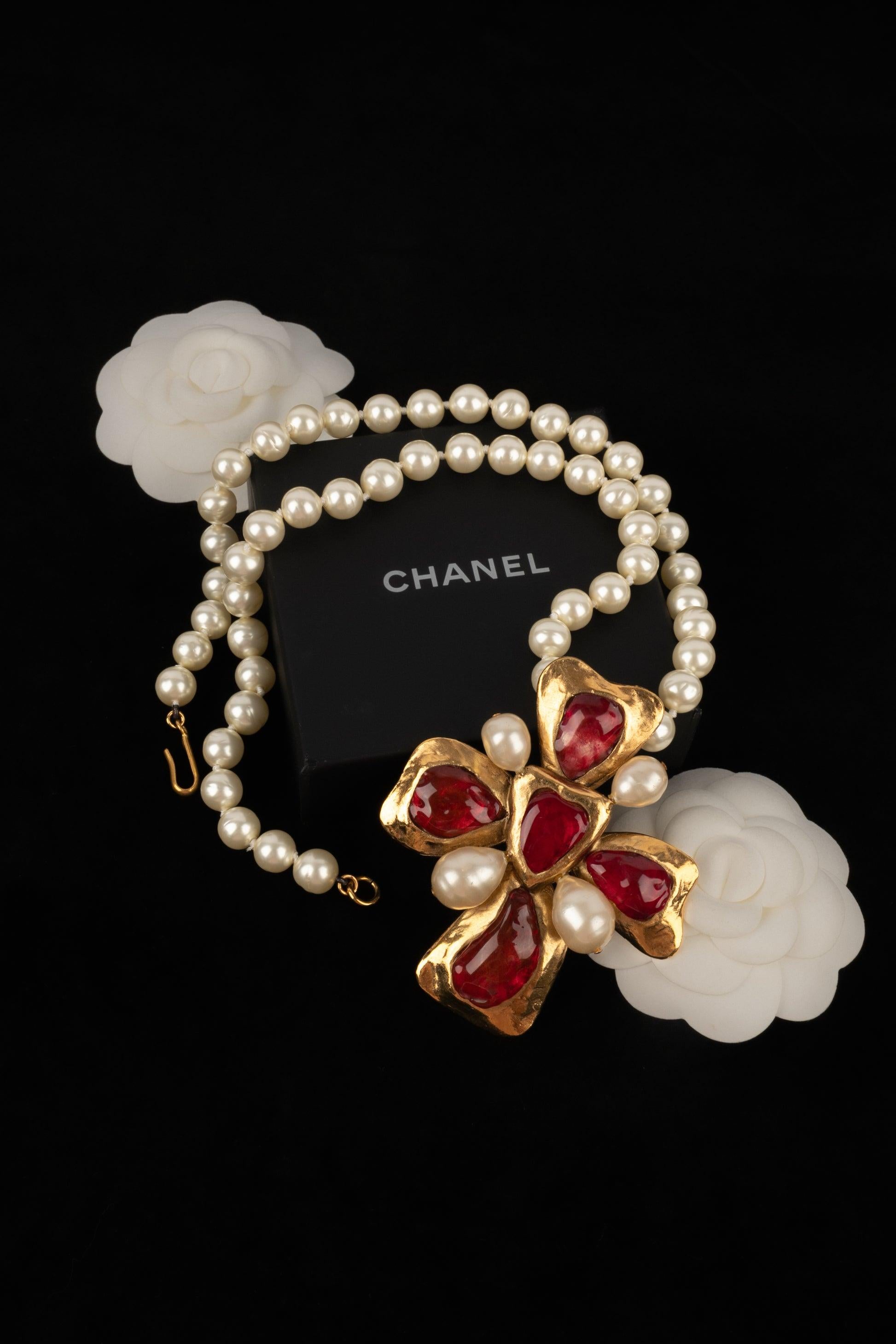 Collana con croce di perle Chanel Costume, 1994 in vendita 7