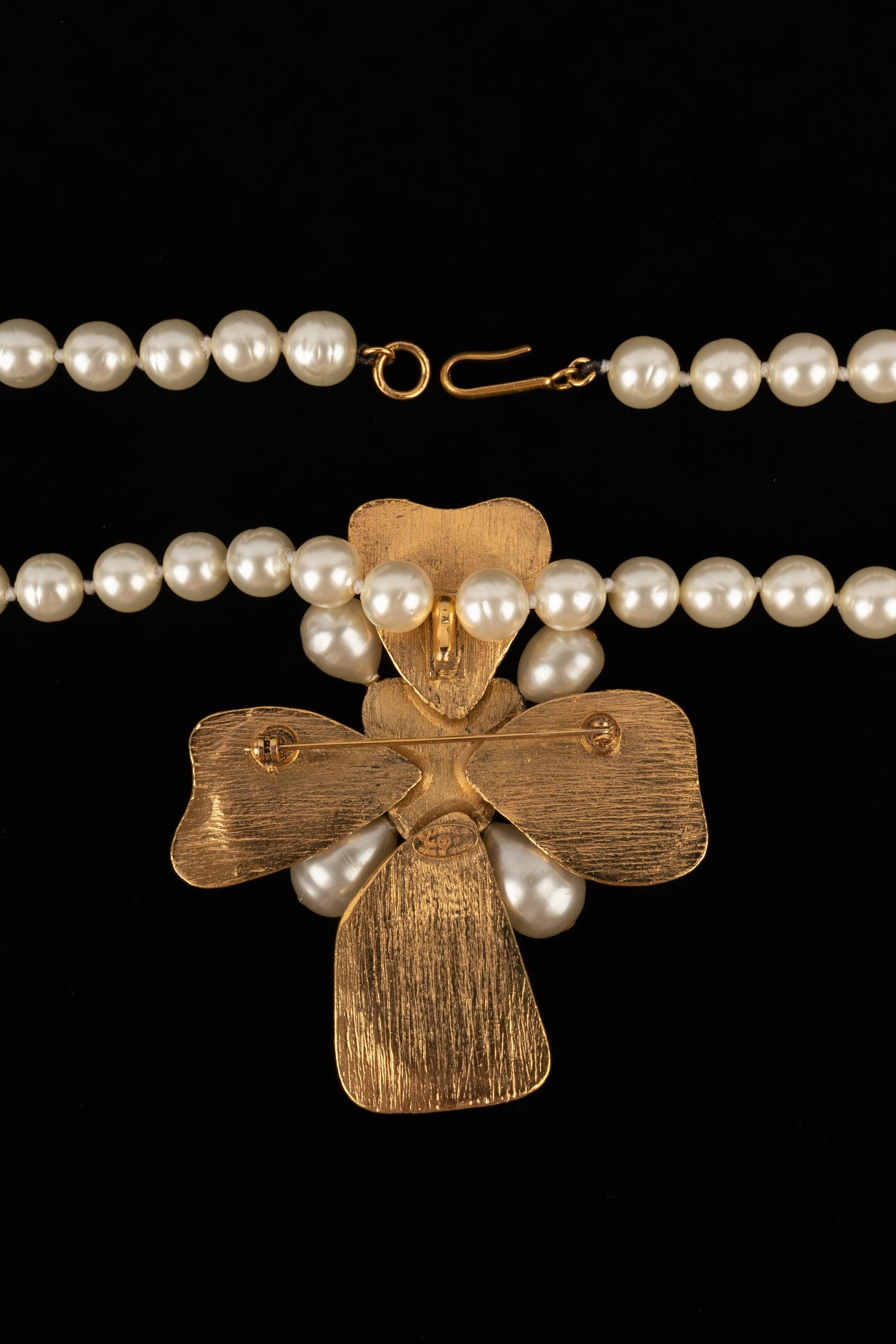 Collana con croce di perle Chanel Costume, 1994 in vendita 5