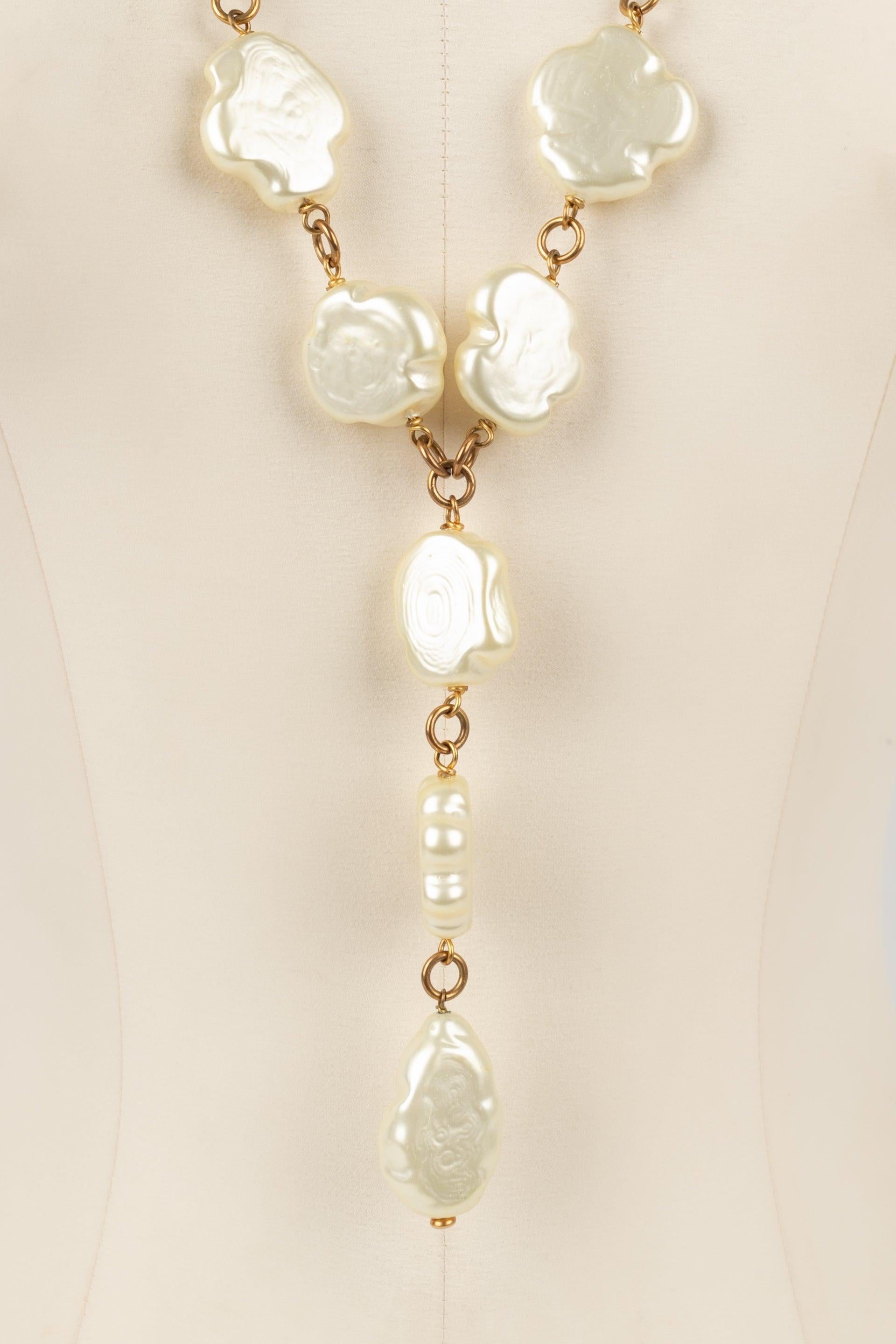 Chanel Costume Pearl Necklace with a Baroque Design In Excellent Condition For Sale In SAINT-OUEN-SUR-SEINE, FR