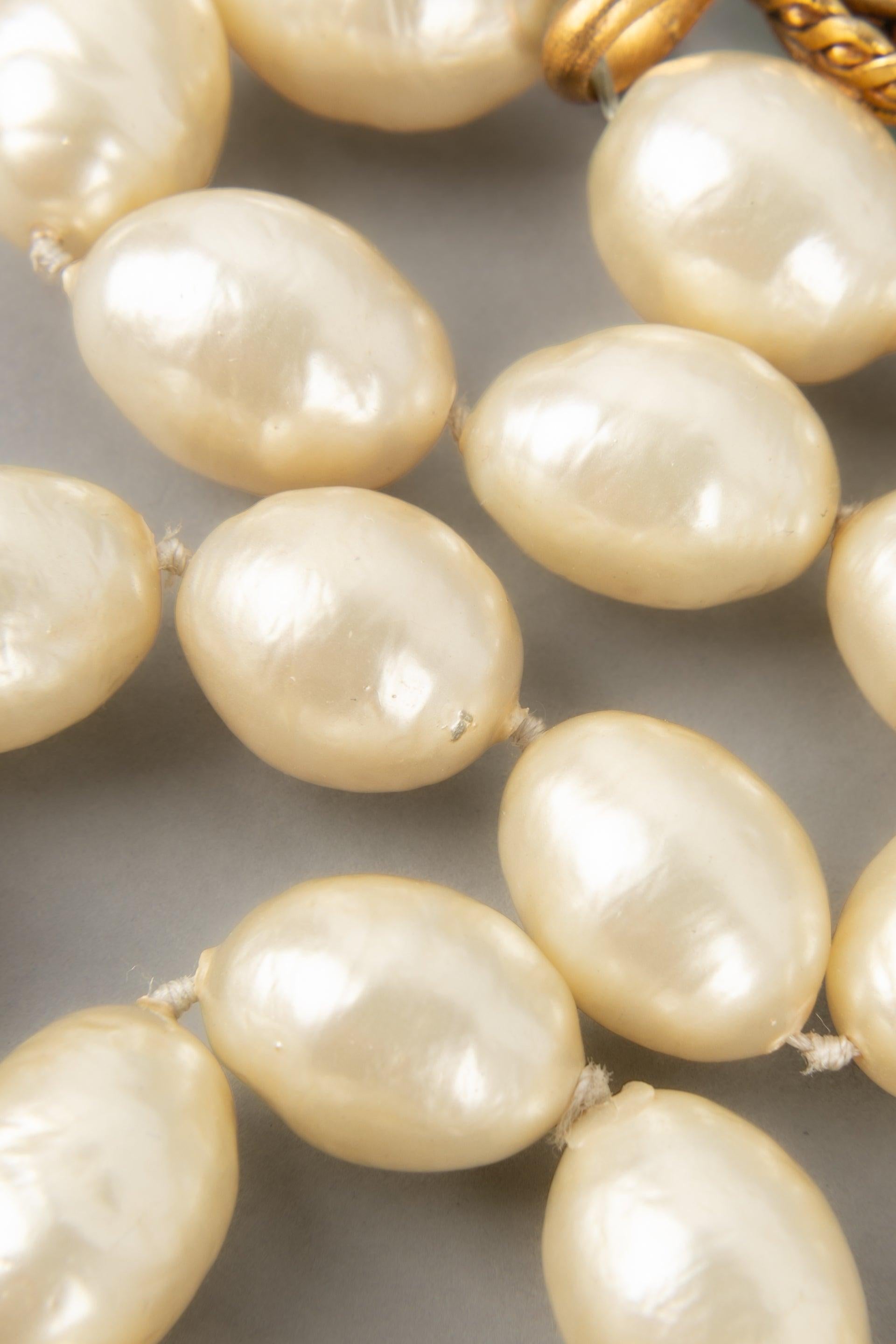 Chanel Costume Pearl Necklace with a Golden Metal Pendant, 1983 For Sale 5