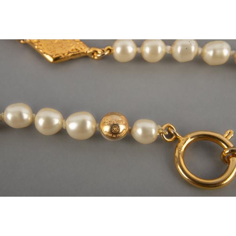 Women's Chanel Costume Pearl Necklace with Golden Metal Elements For Sale