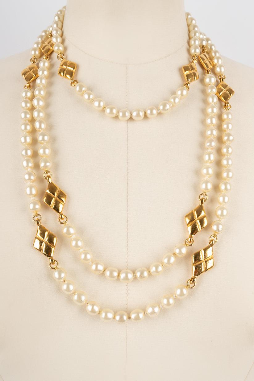 Chanel Costume Pearl Necklace with Golden Metal Elements For Sale 4