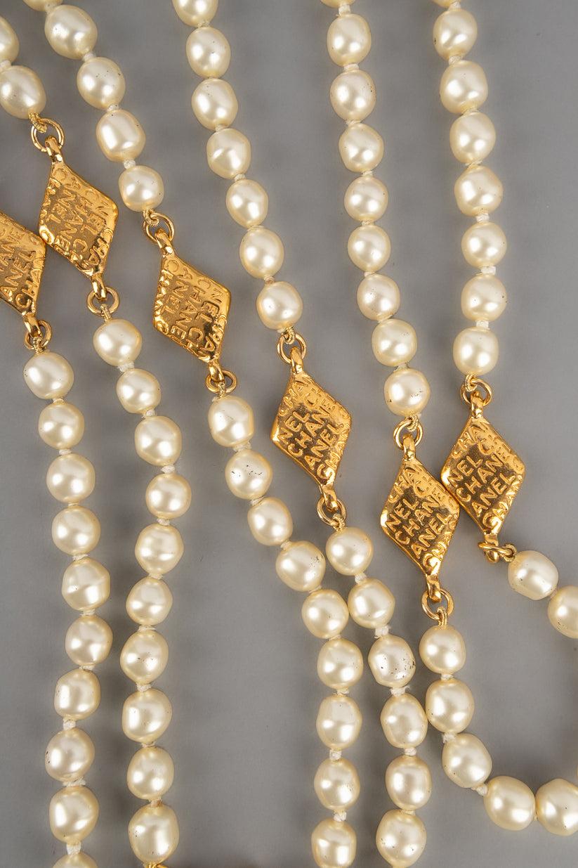 Chanel Costume Pearl Necklace with Golden Metal Elements For Sale 5