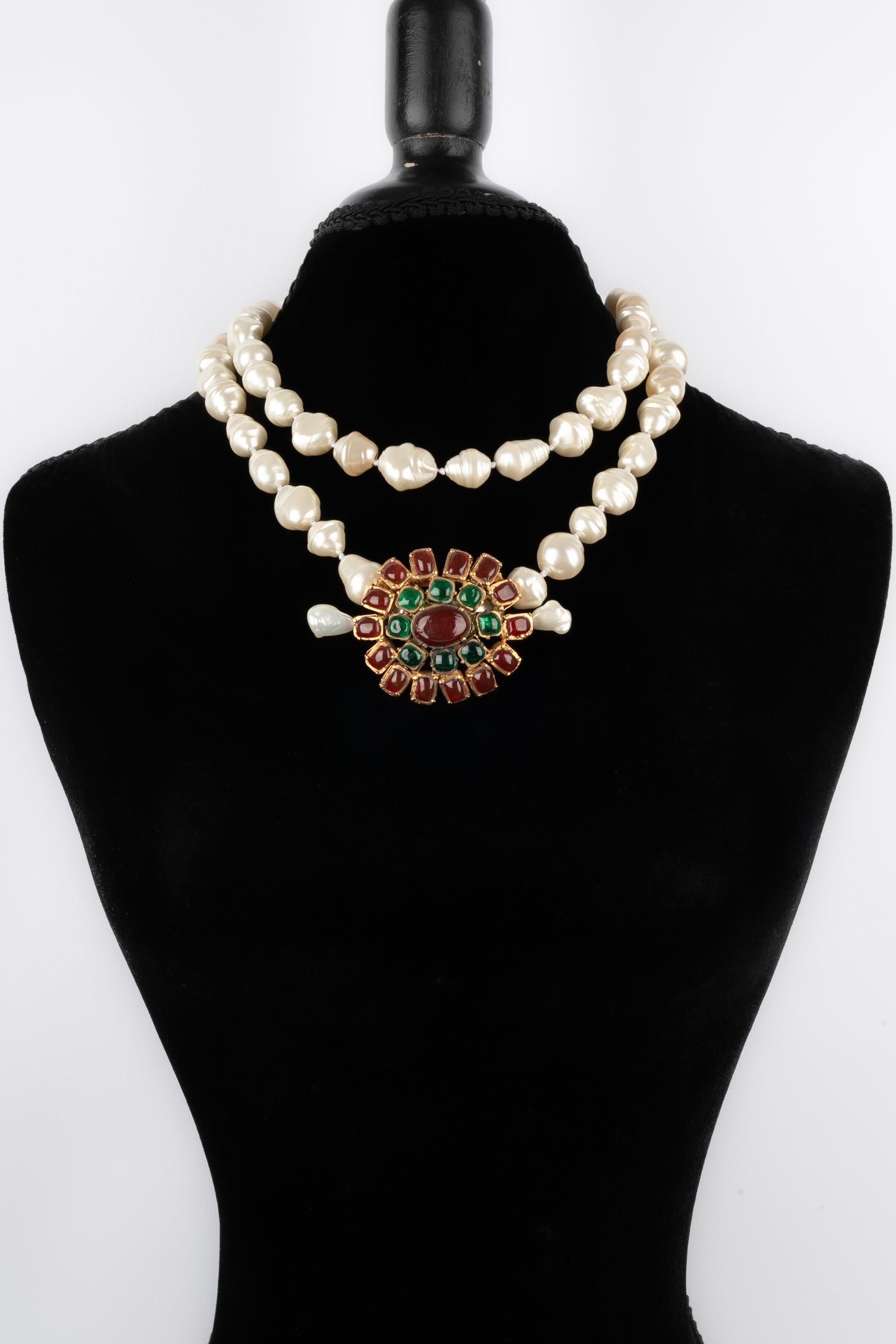 Chanel Costume Pearl Necklace with Pendant Brooch, 1984 In Good Condition For Sale In SAINT-OUEN-SUR-SEINE, FR