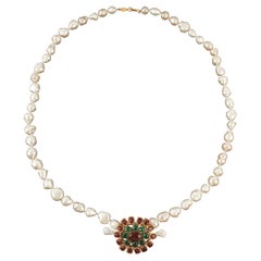 Chanel Costume Collar de perlas con broche colgante, 1984