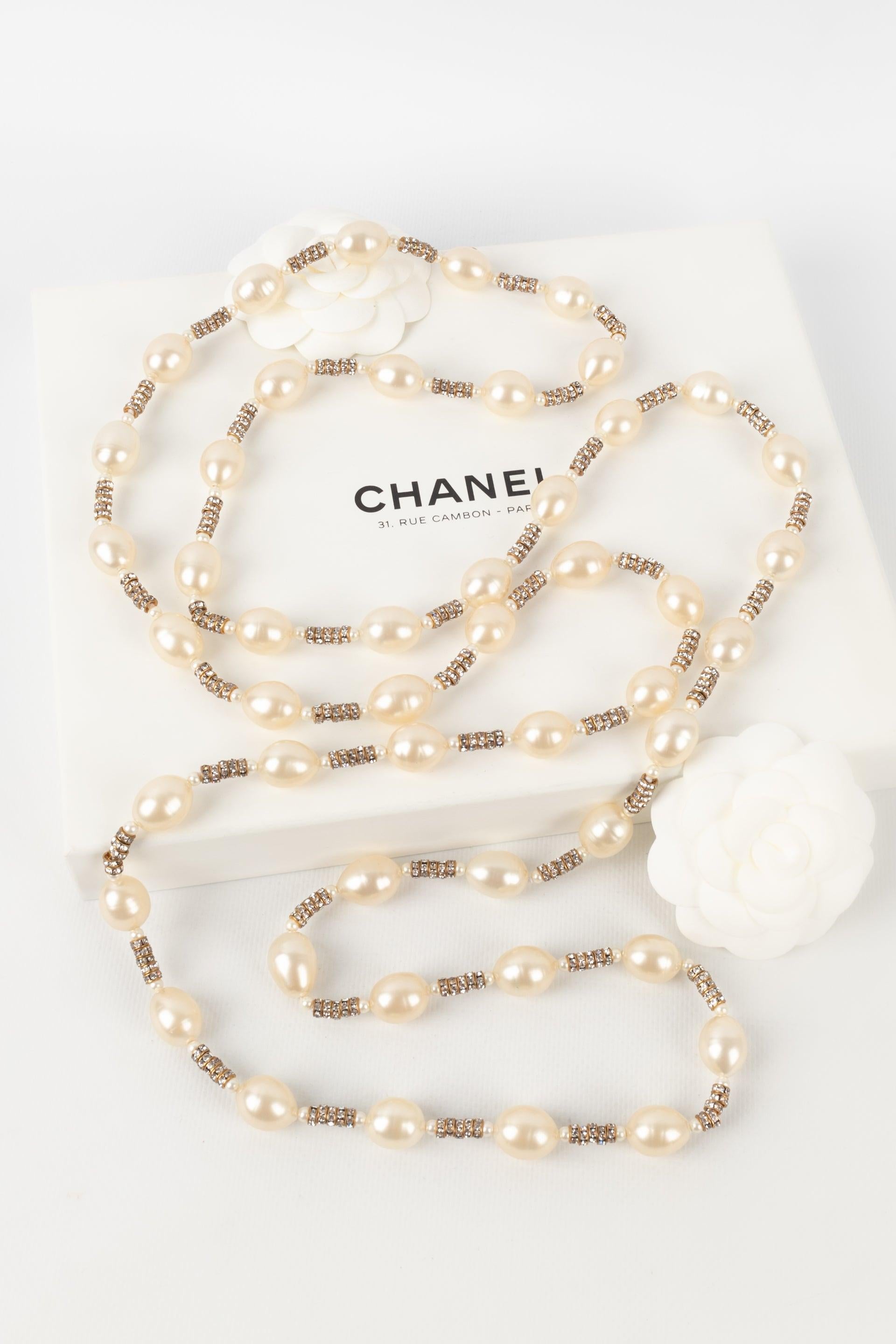 Chanel Costume Pearl Sautoir/ Necklace  with Golden Metal Rhinestone, 1990s For Sale 4