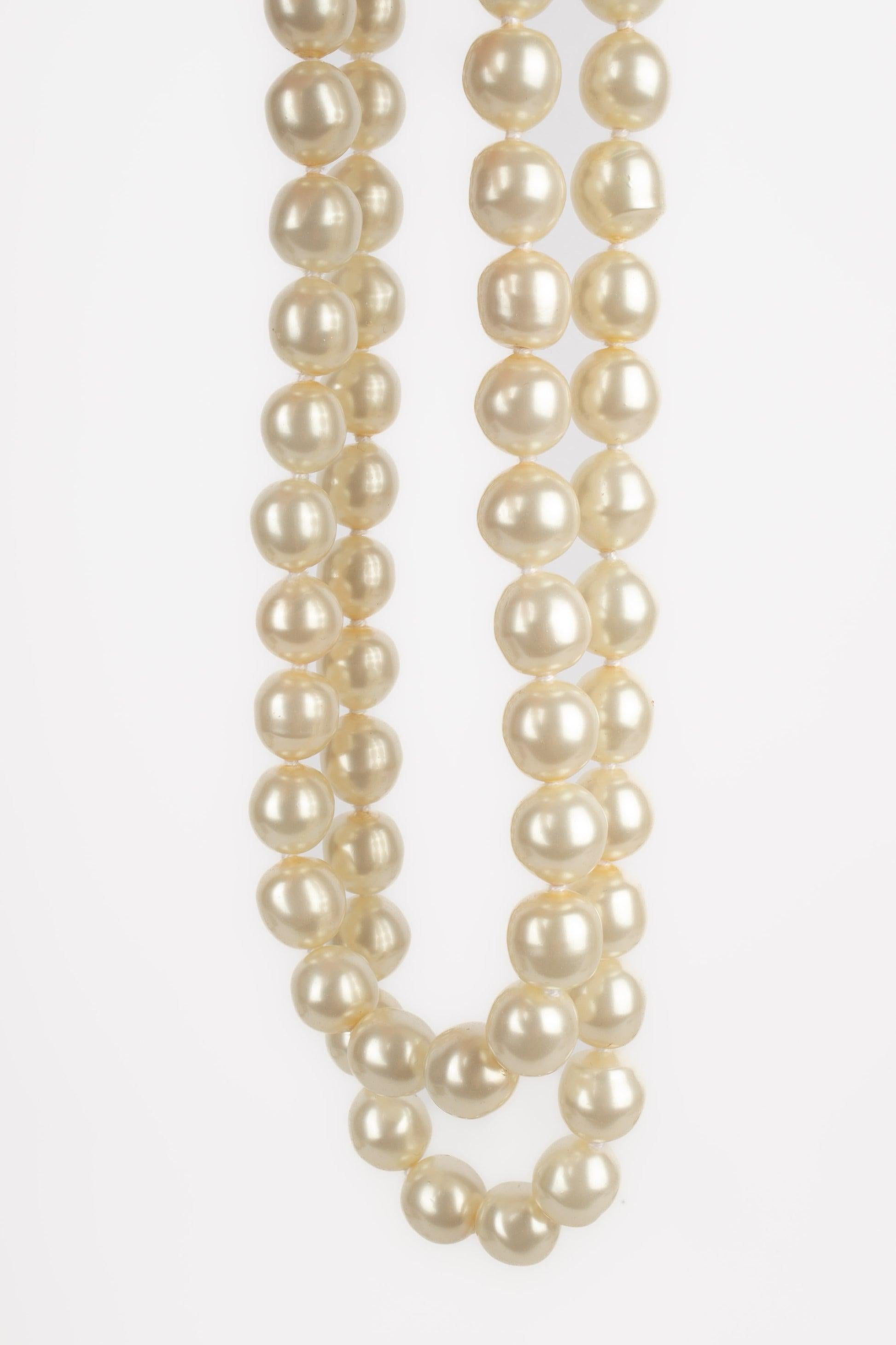 Chanel, collier à deux rangées de perles de costume, années 1990 Pour femmes en vente