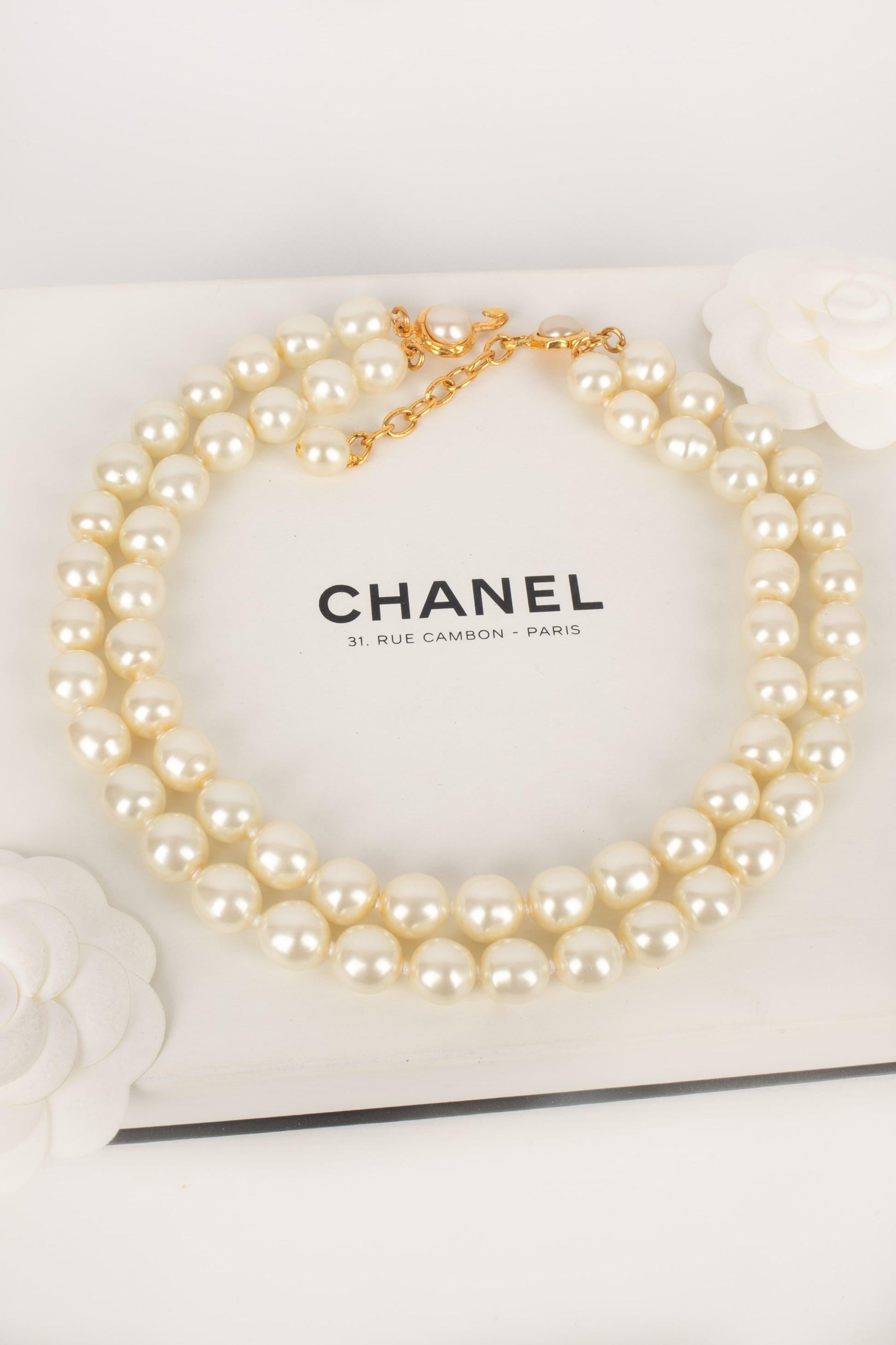 Chanel, collier à deux rangées de perles de costume, années 1990 en vente 3
