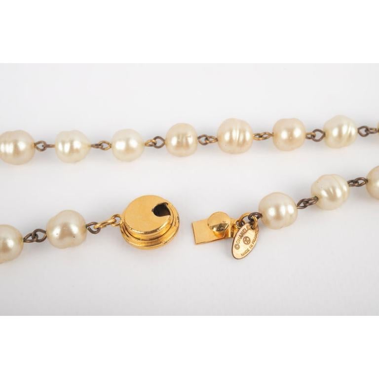 Chanel Costume Pearl with Golden Metal Necklace, 1980s For Sale 6