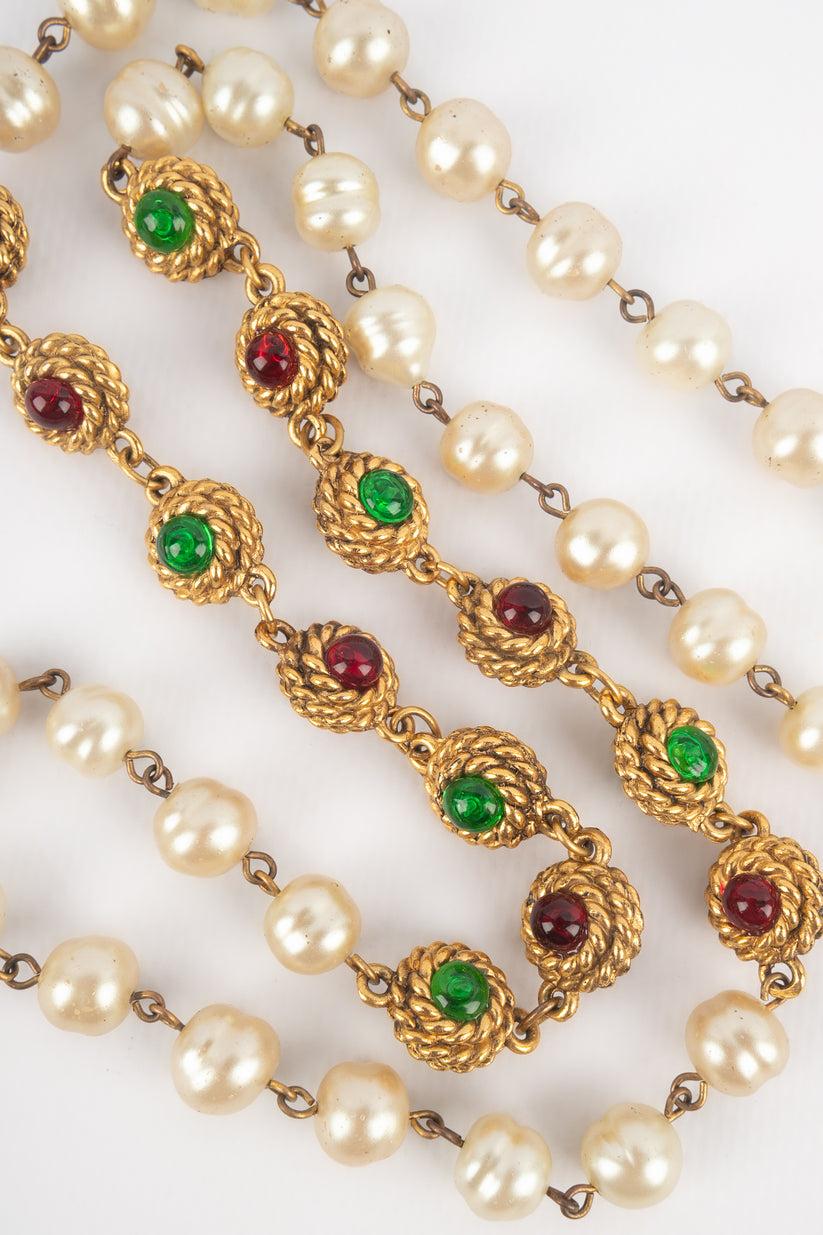 Chanel Kostüm-Perlenkette mit goldener Metallhalskette, 1980er Jahre im Angebot 4