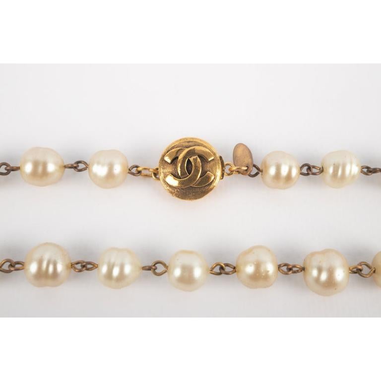 Chanel Costume Pearl with Golden Metal Necklace, 1980s For Sale 5