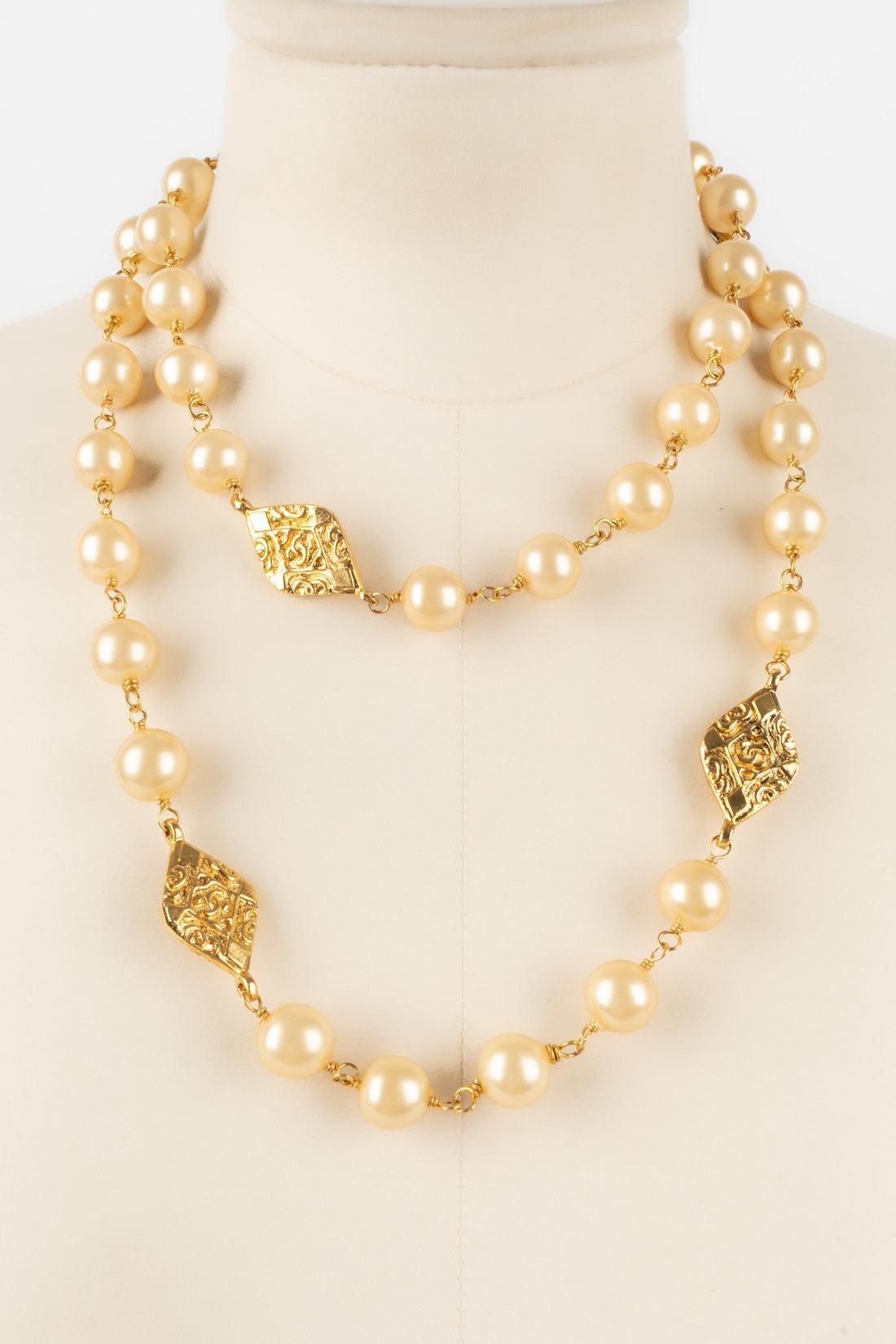 Chanel Halskette mit Kostüm-Perlen Damen im Angebot