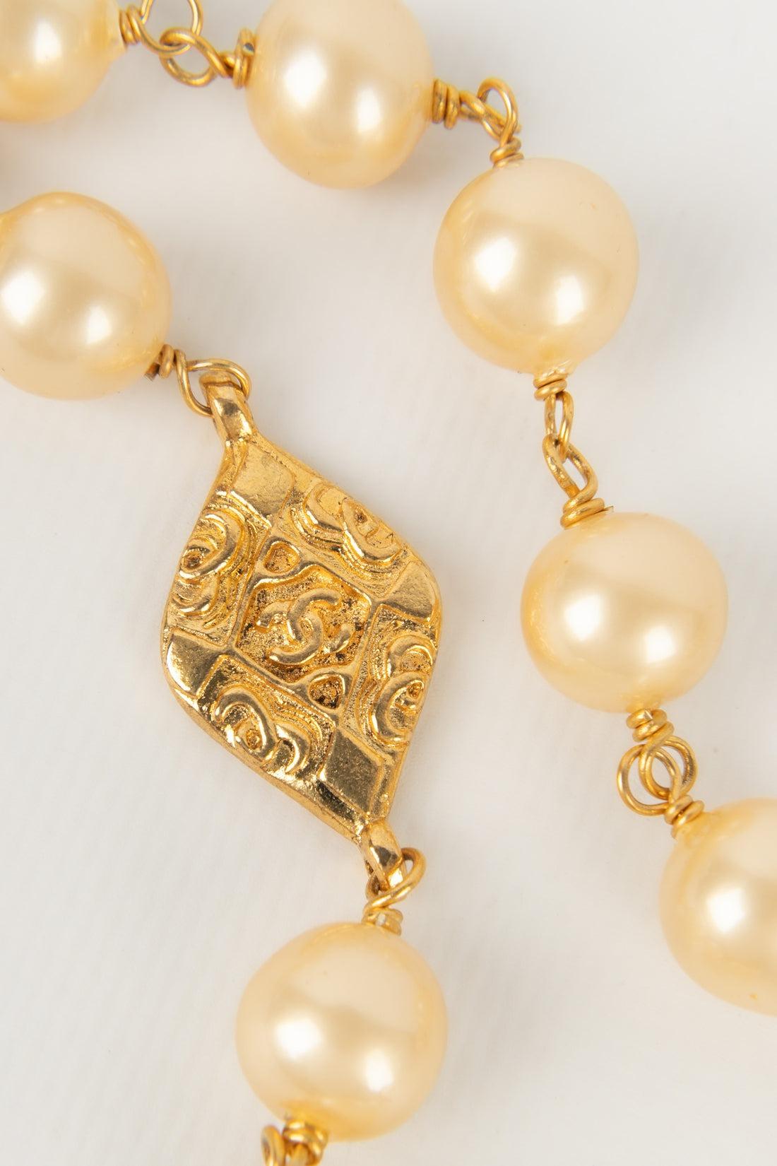 Chanel Halskette mit Kostüm-Perlen im Angebot 3