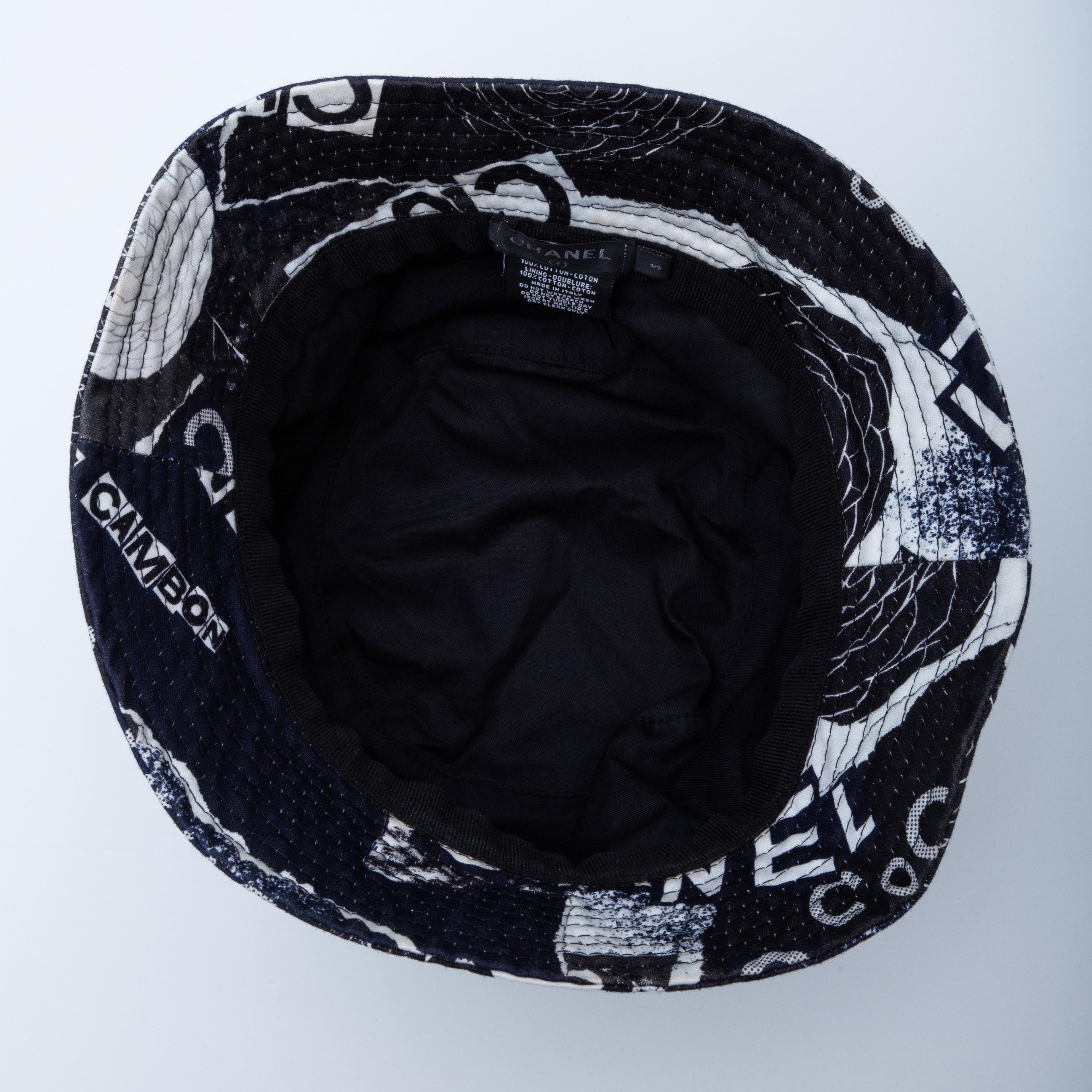 Chanel Cotton Coco Print Bucket Hat M Navy Black White In Good Condition For Sale In Montreal, Quebec