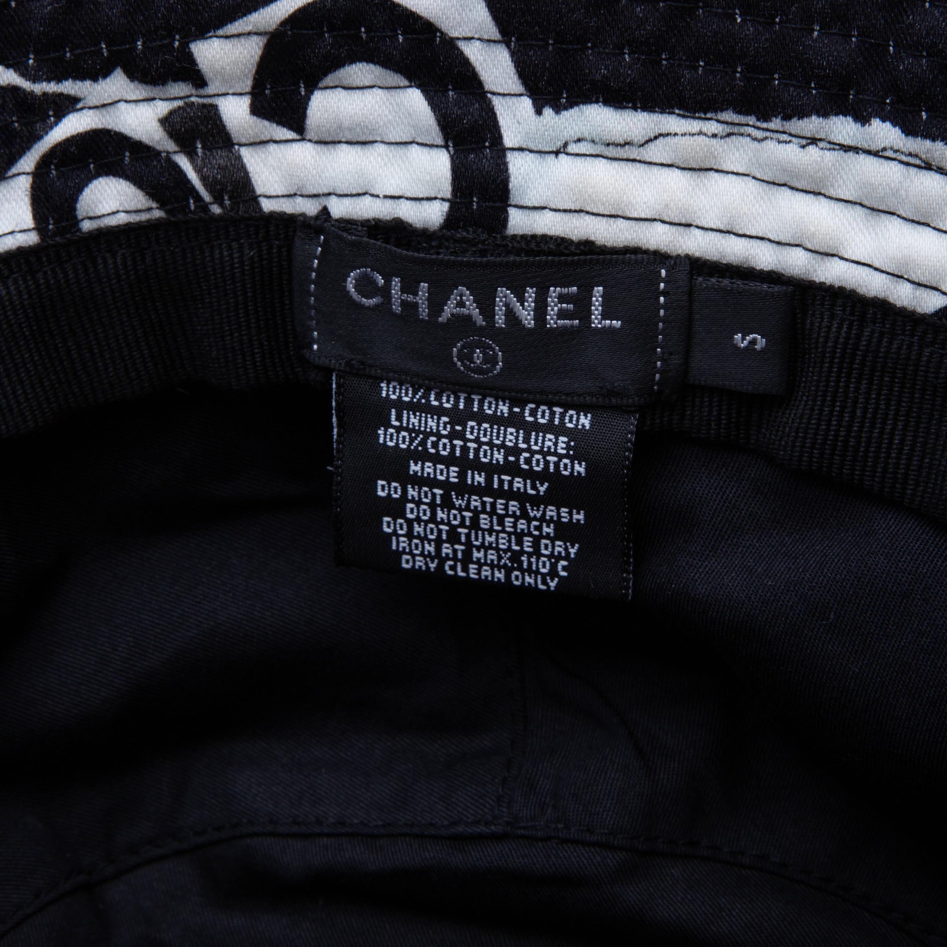 Women's or Men's Chanel Cotton Coco Print Bucket Hat M Navy Black White For Sale